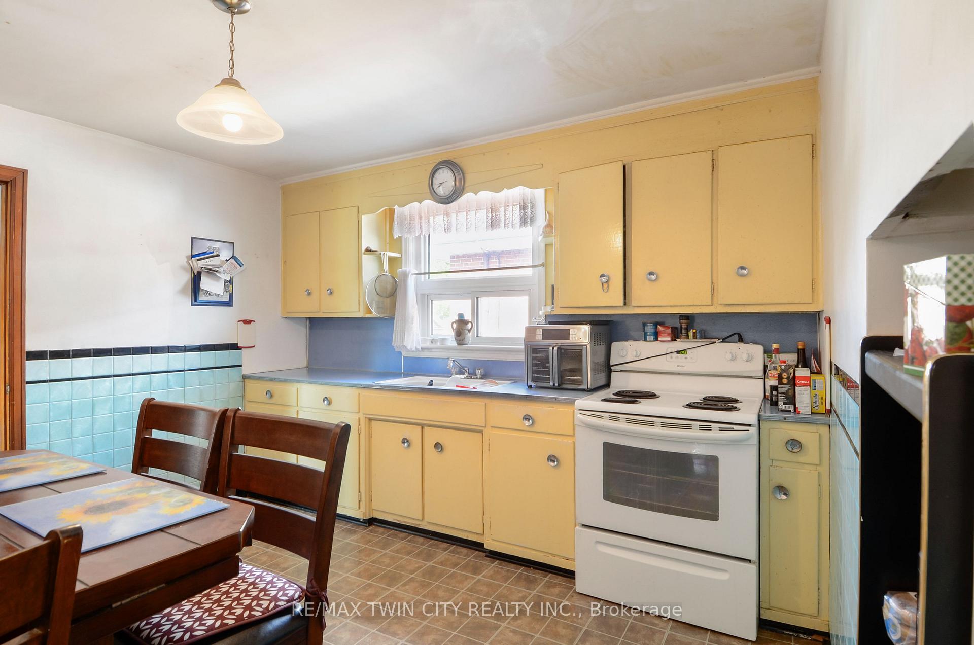 Photo 23 of 66 Walter Avenue N, Hamilton, Normanhurst — HOMEH