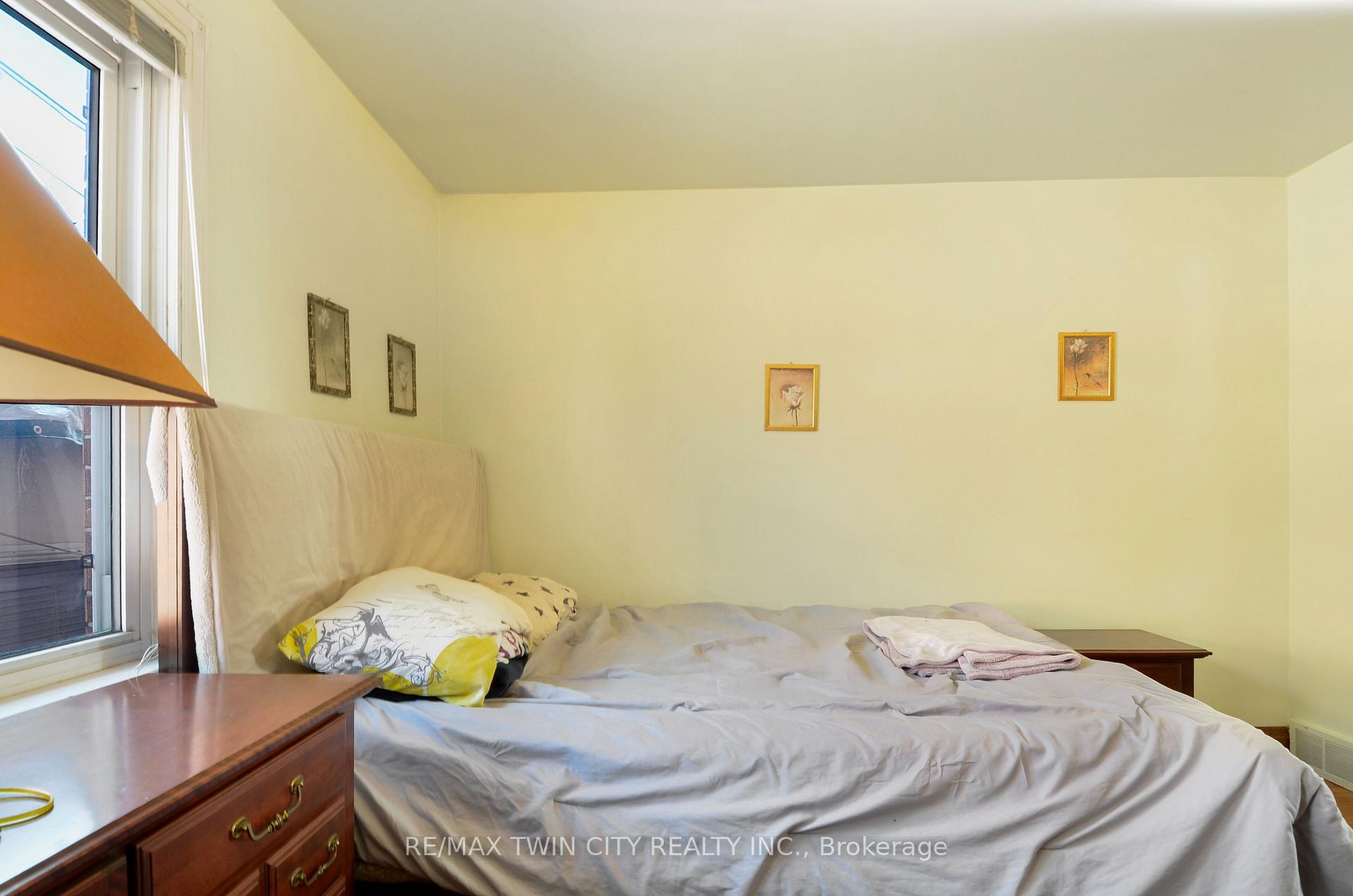 Photo 25 of 66 Walter Avenue N, Hamilton, Normanhurst — HOMEH
