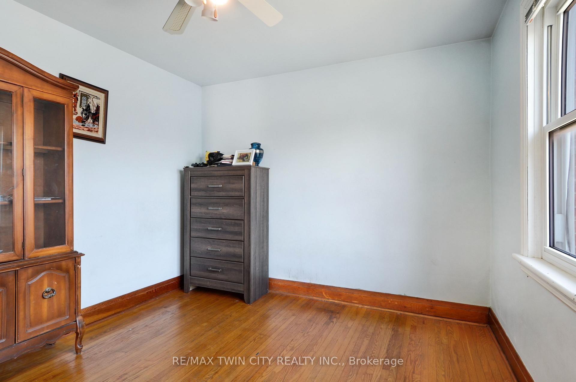 Photo 33 of 66 Walter Avenue N, Hamilton, Normanhurst — HOMEH