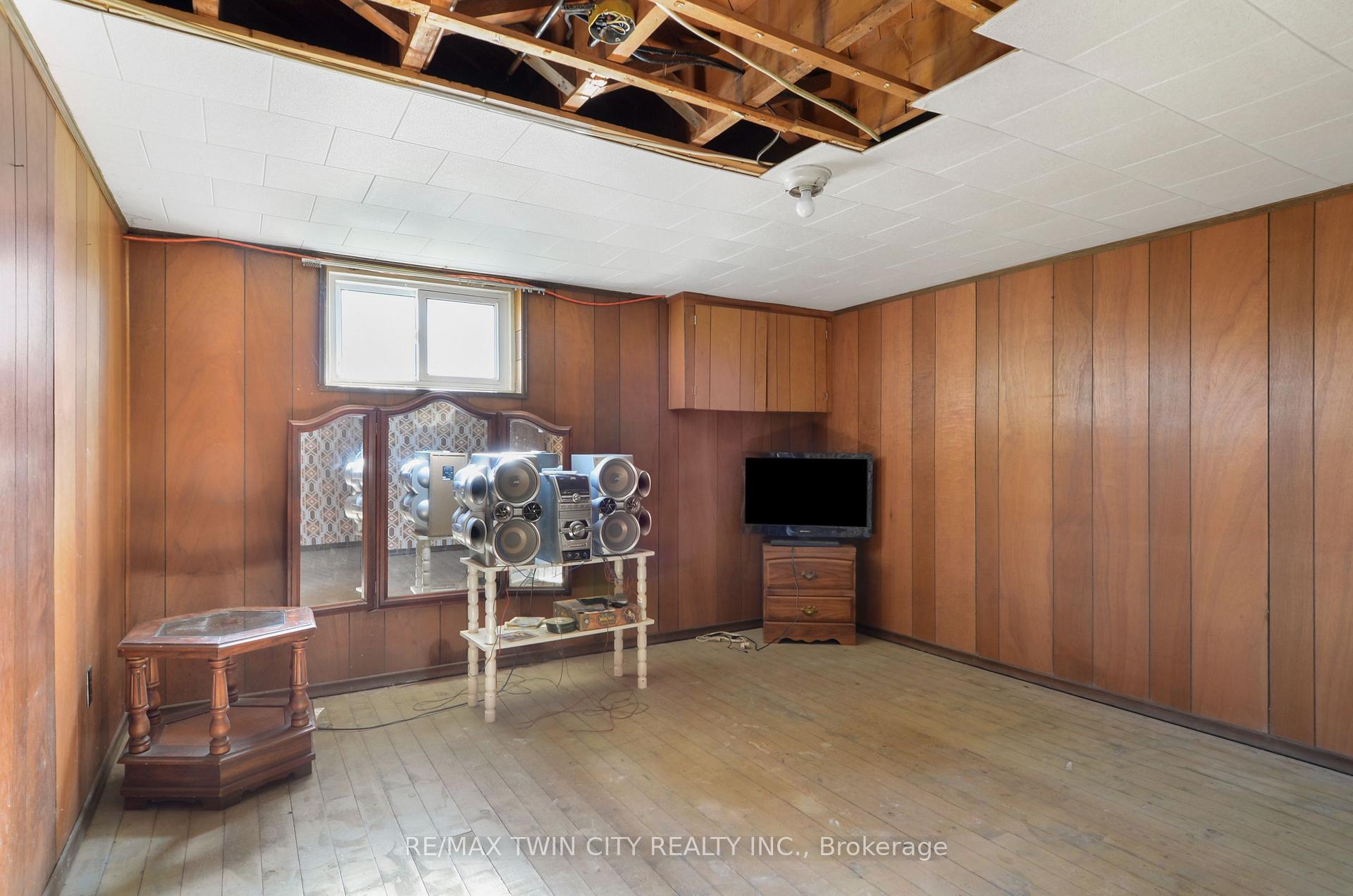 Photo 38 of 66 Walter Avenue N, Hamilton, Normanhurst — HOMEH