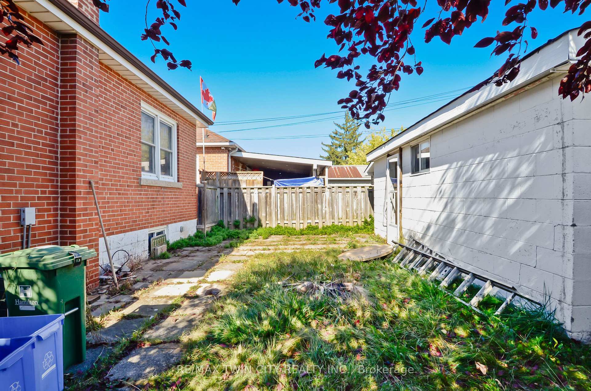Photo 42 of 66 Walter Avenue N, Hamilton, Normanhurst — HOMEH