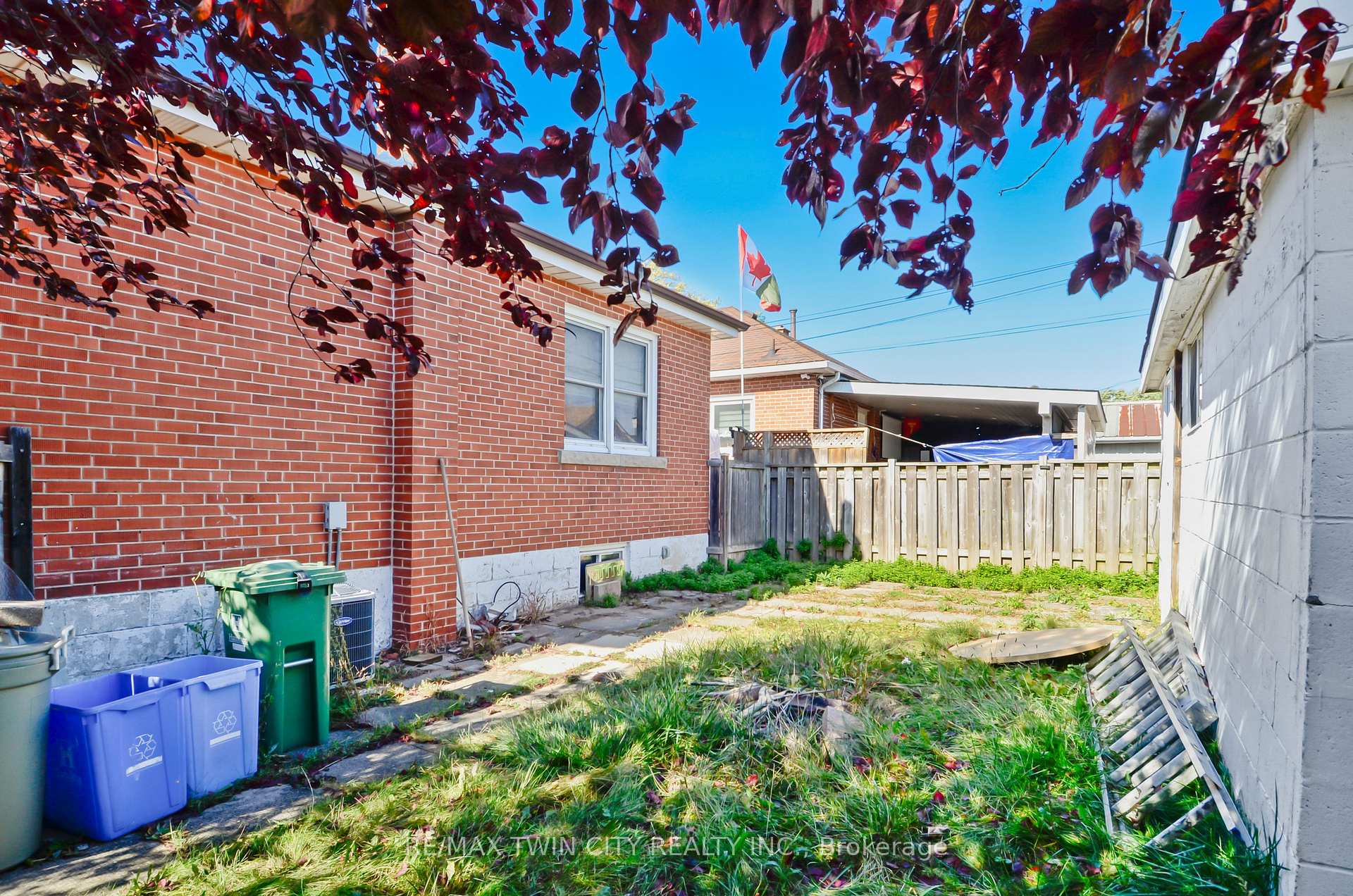 Photo 43 of 66 Walter Avenue N, Hamilton, Normanhurst — HOMEH