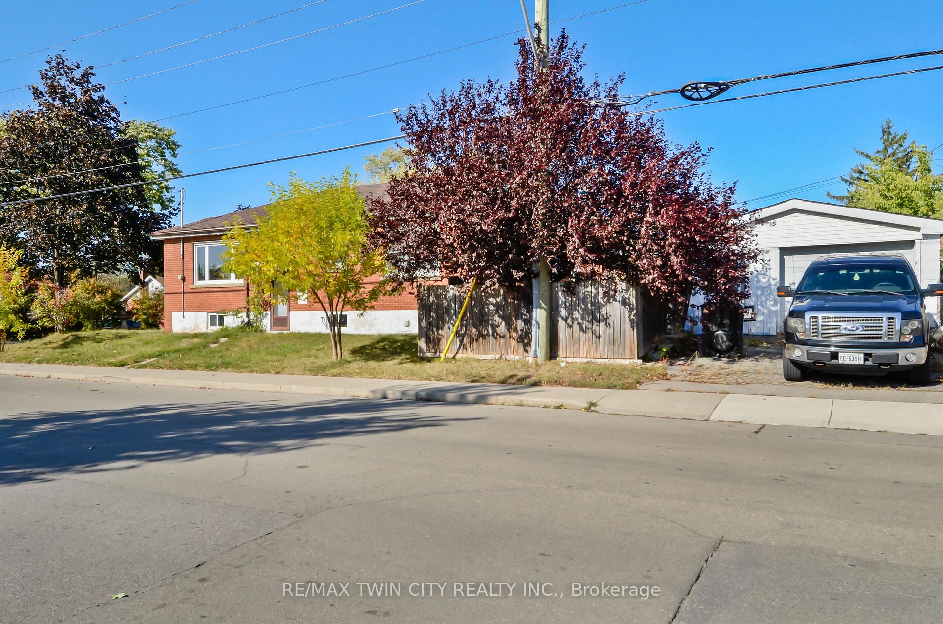 Photo 47 of 66 Walter Avenue N, Hamilton, Normanhurst — HOMEH