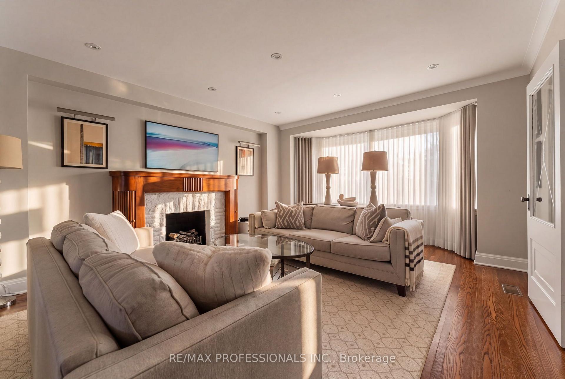 Photo 11 of 84 Humbervale Boulevard, Etobicoke, Stonegate-Queensway — HOMEH