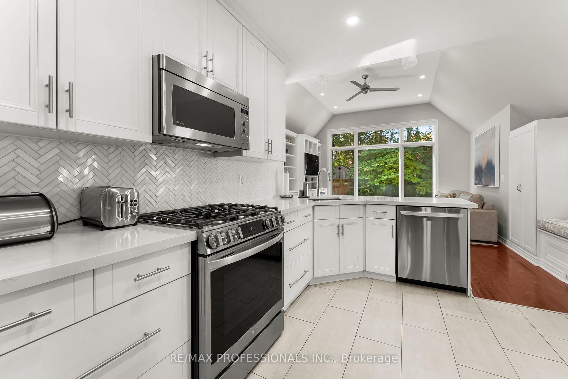 Photo 20 of 84 Humbervale Boulevard, Etobicoke, Stonegate-Queensway — HOMEH