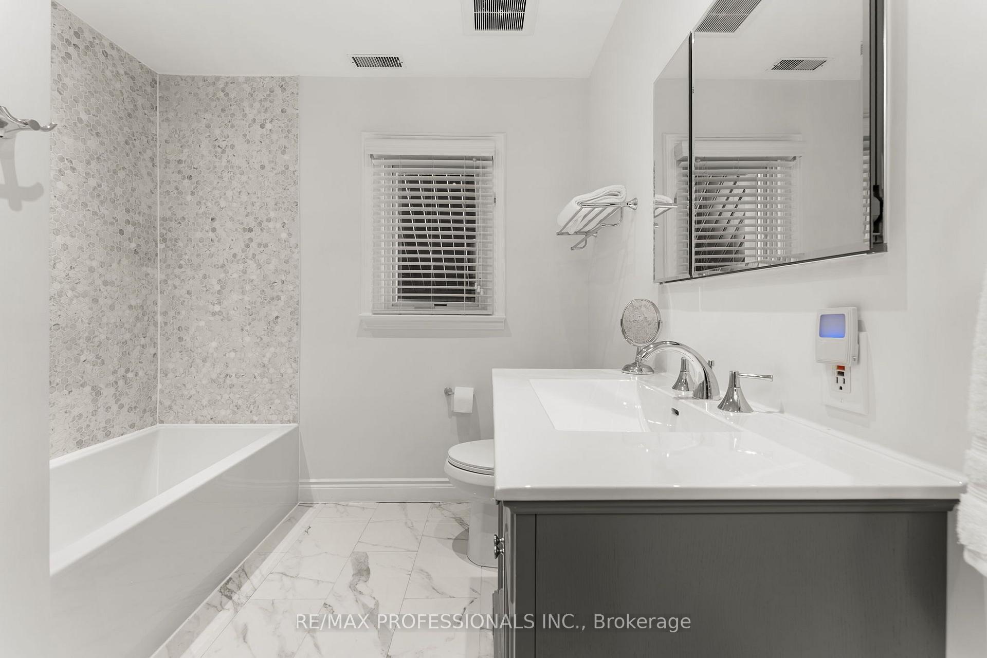 Photo 24 of 84 Humbervale Boulevard, Etobicoke, Stonegate-Queensway — HOMEH