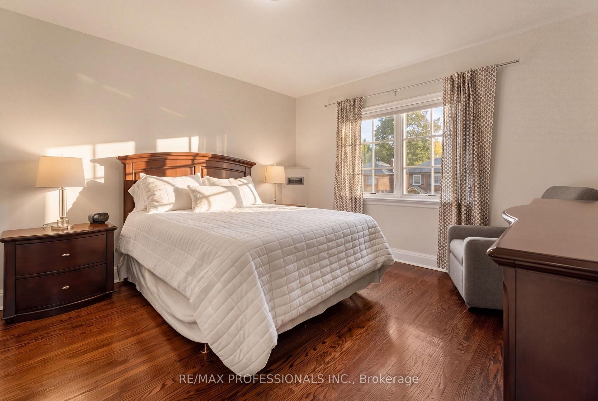 Photo 28 of 84 Humbervale Boulevard, Etobicoke, Stonegate-Queensway — HOMEH