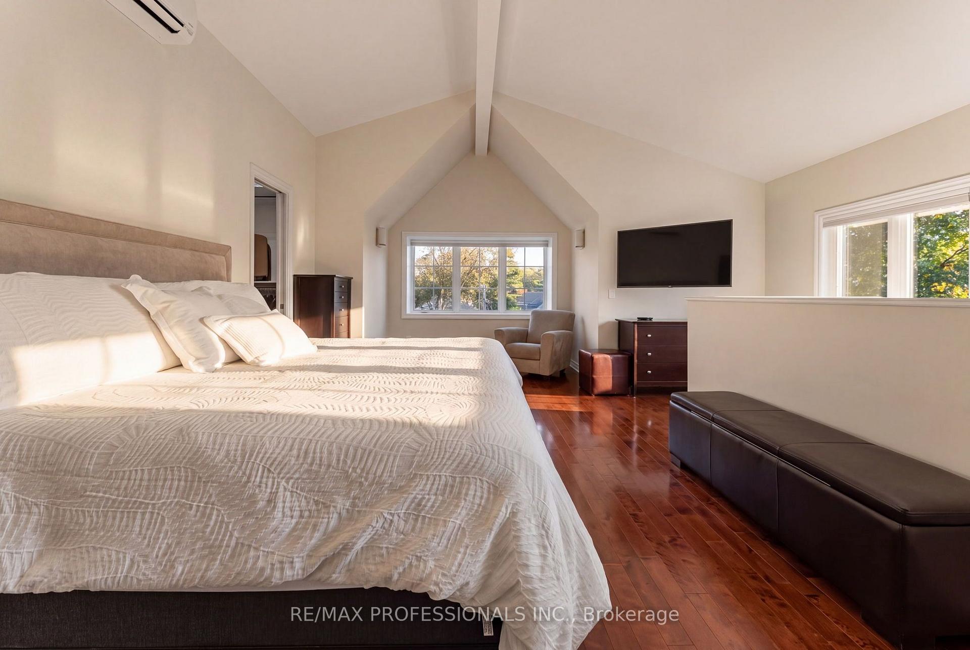 Photo 32 of 84 Humbervale Boulevard, Etobicoke, Stonegate-Queensway — HOMEH
