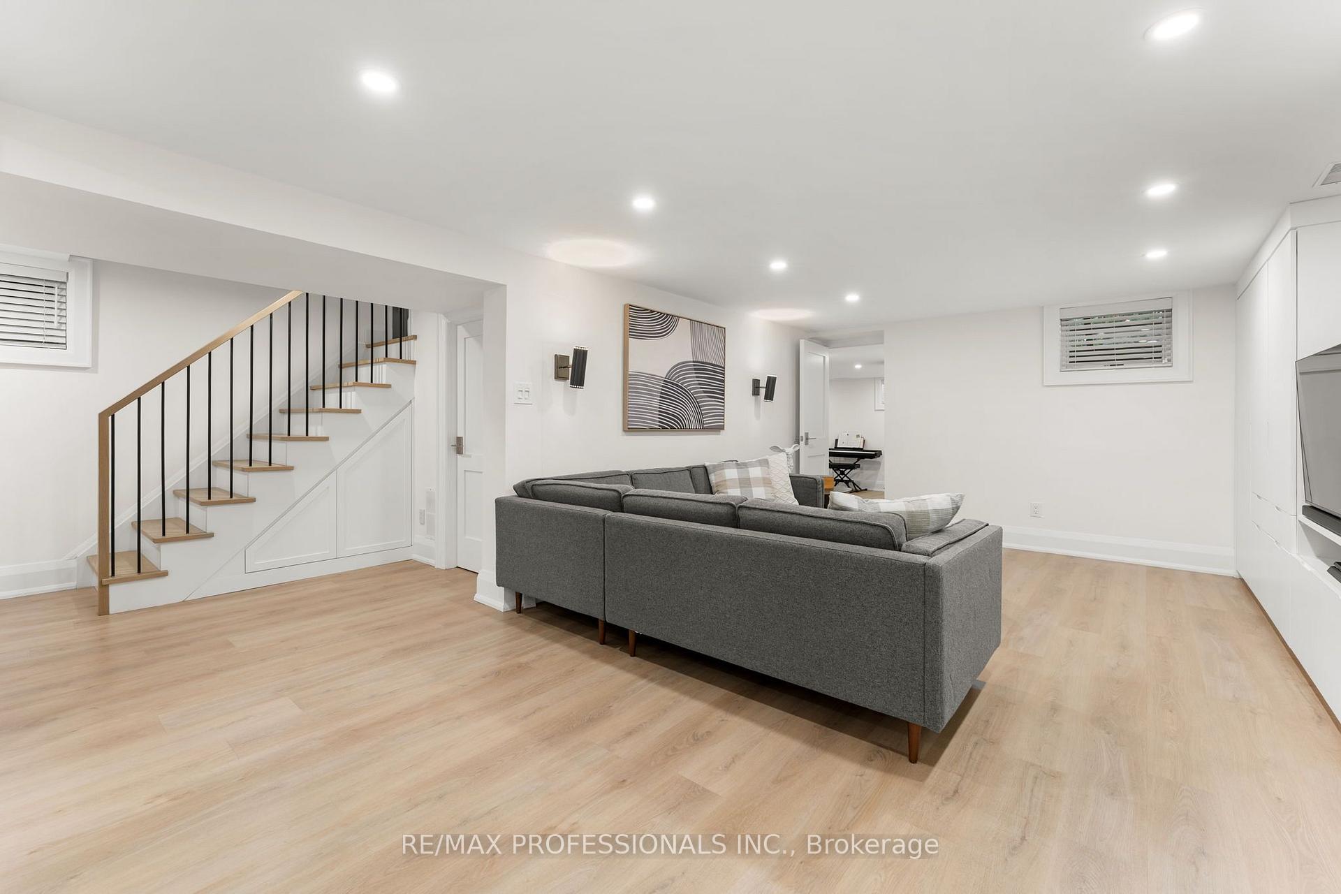 Photo 37 of 84 Humbervale Boulevard, Etobicoke, Stonegate-Queensway — HOMEH