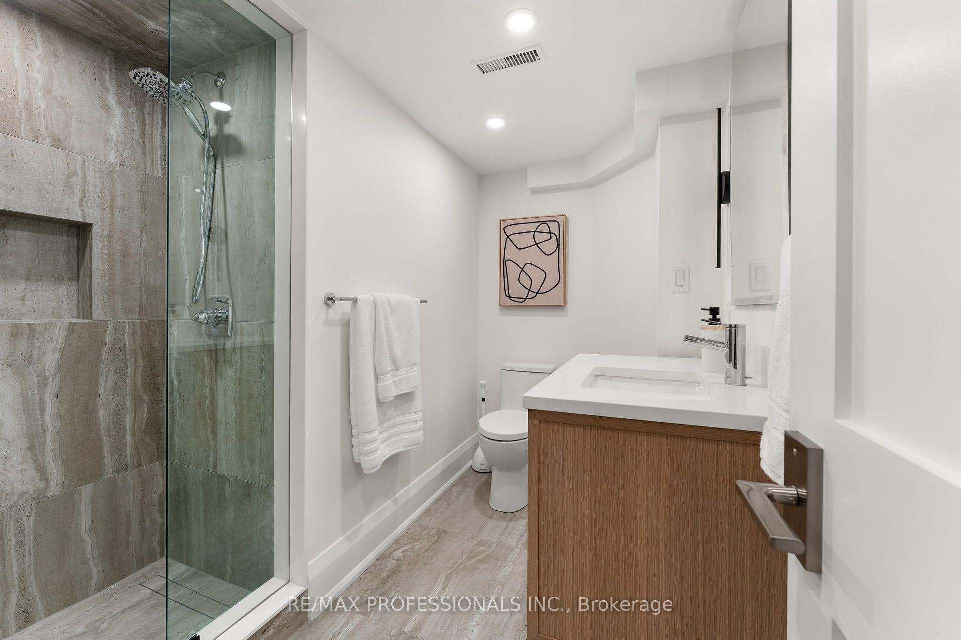 Photo 38 of 84 Humbervale Boulevard, Etobicoke, Stonegate-Queensway — HOMEH