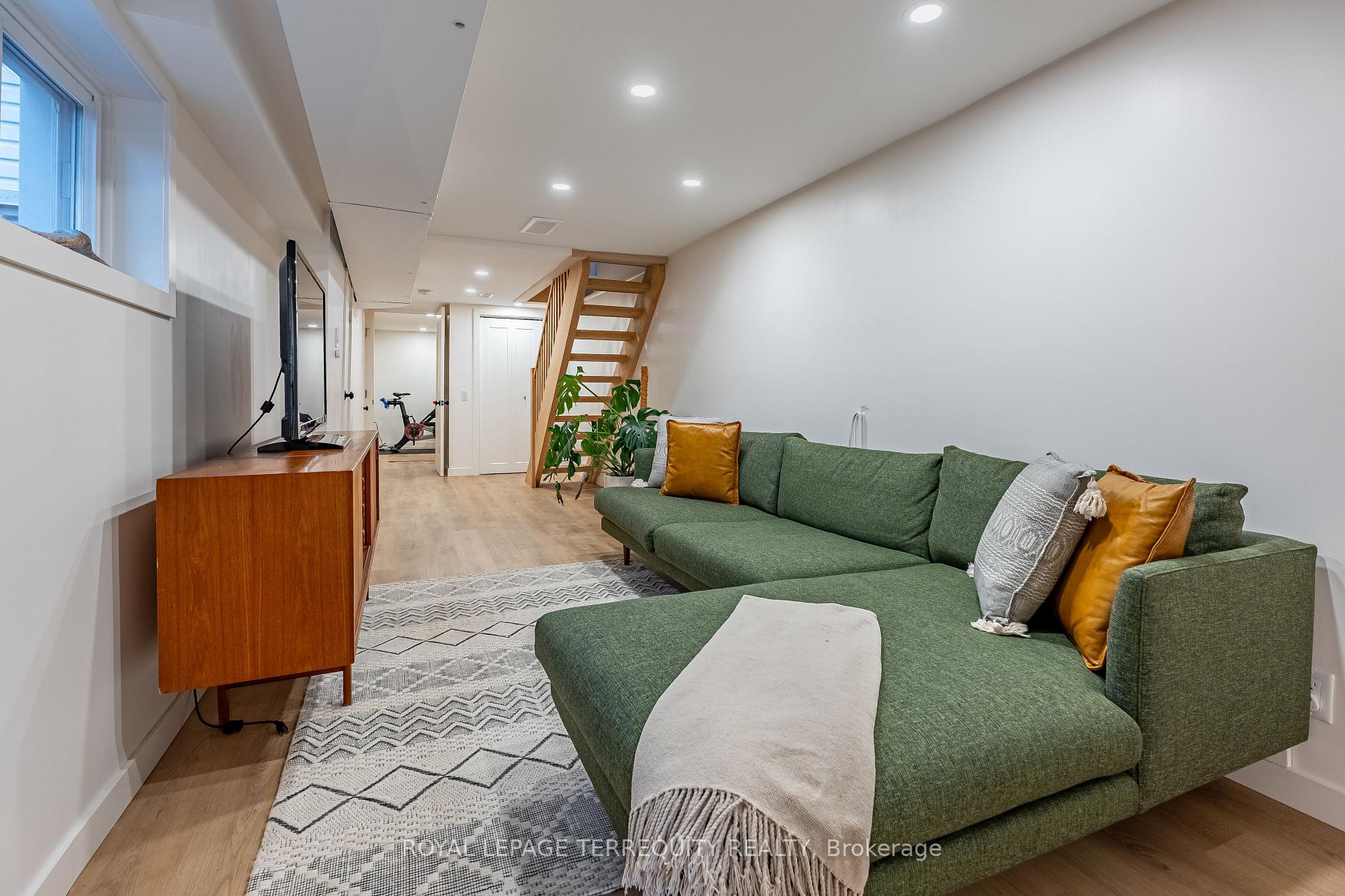 Photo 24 of 45 Dingwall Avenue, Toronto, Blake-Jones — HOMEH