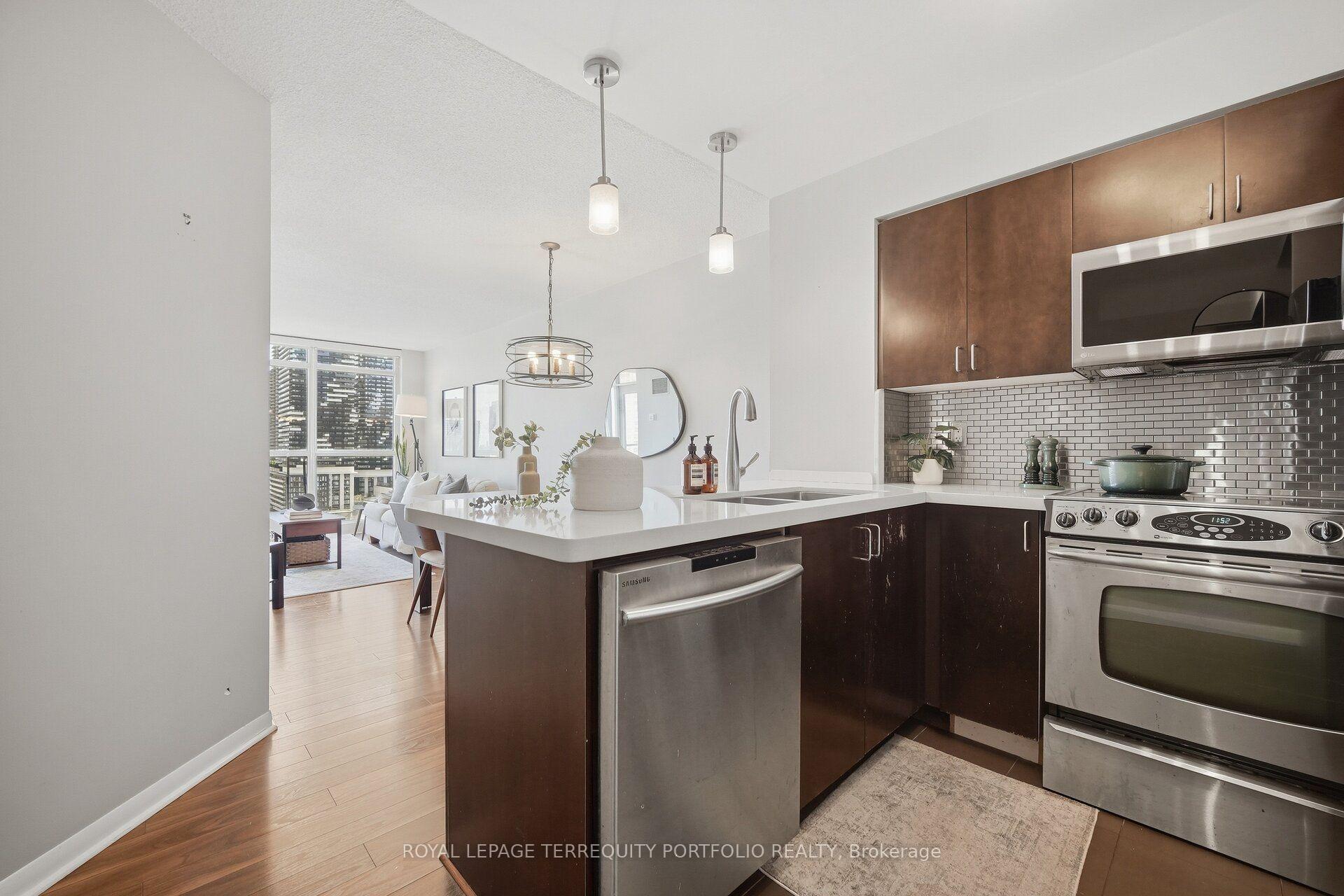 Photo 6 of Unit 1807, 18 Yonge Street, Toronto, Waterfront Communities — HOMEH