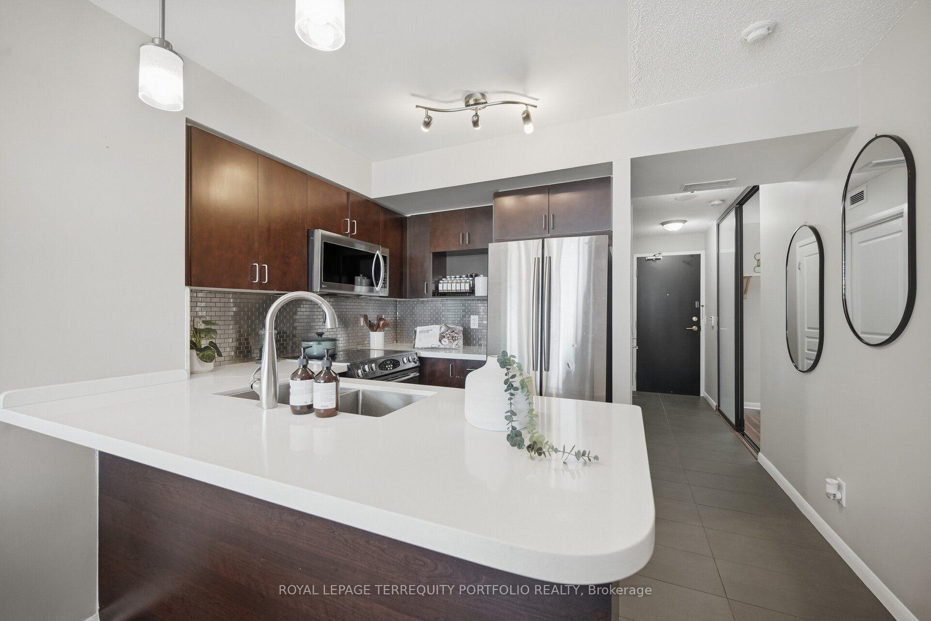 Photo 7 of Unit 1807, 18 Yonge Street, Toronto, Waterfront Communities — HOMEH