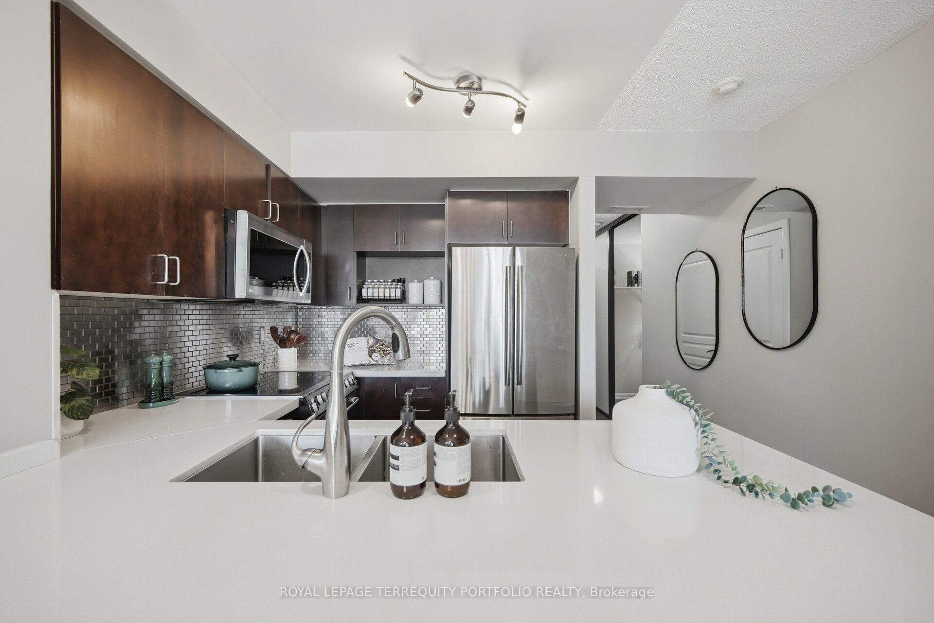 Photo 8 of Unit 1807, 18 Yonge Street, Toronto, Waterfront Communities — HOMEH