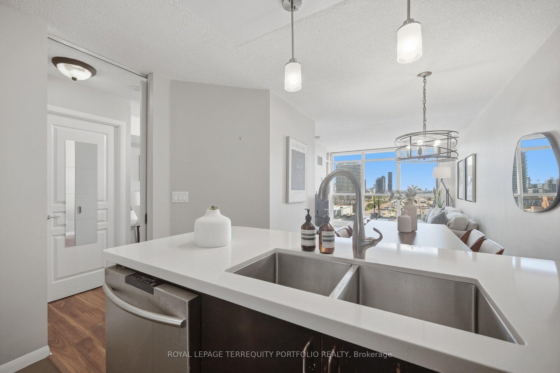 Photo 10 of Unit 1807, 18 Yonge Street, Toronto, Waterfront Communities — HOMEH