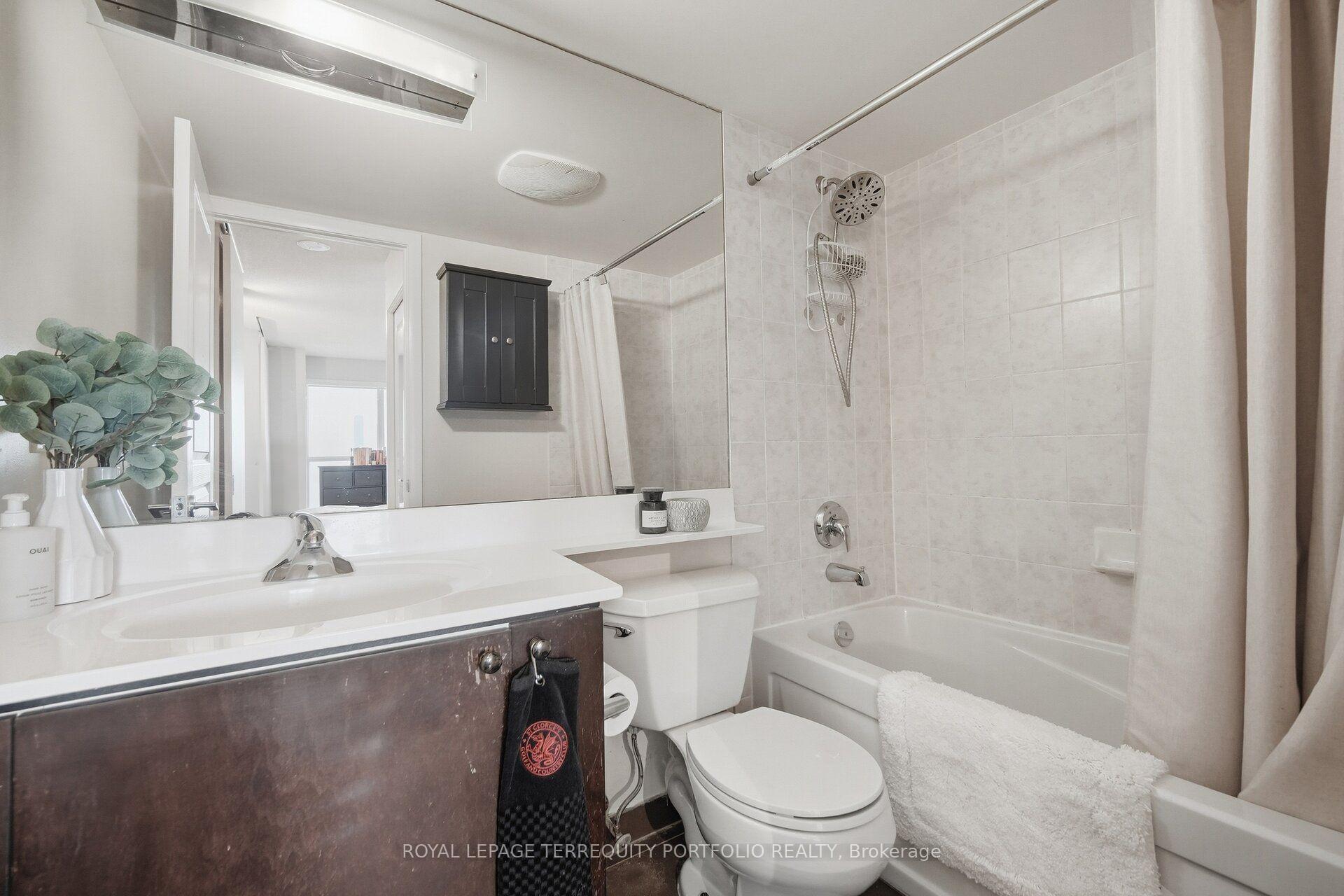 Photo 22 of Unit 1807, 18 Yonge Street, Toronto, Waterfront Communities — HOMEH