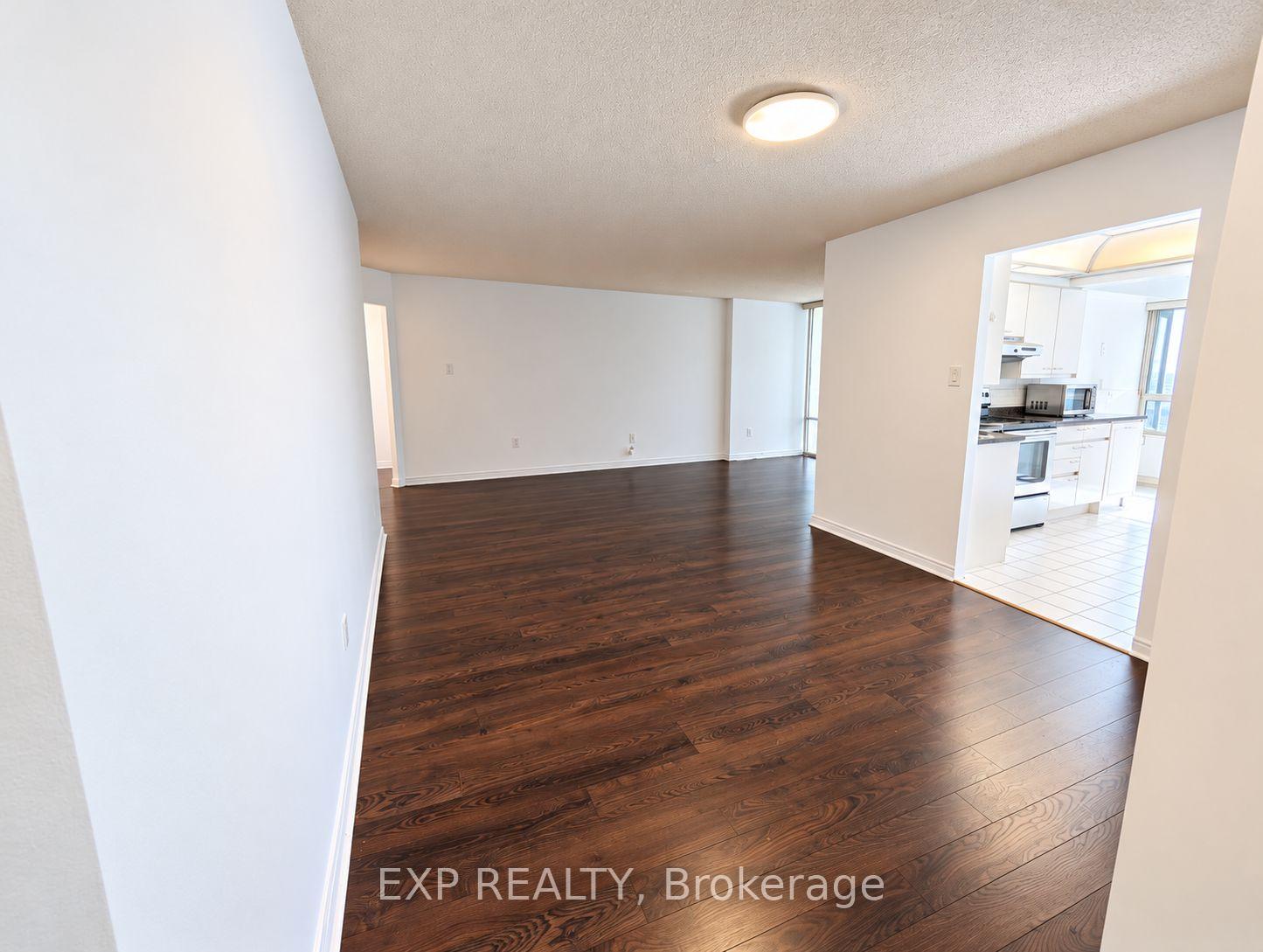 Photo 5 of Unit 206, 7250 Yonge Street, Vaughan, Crestwood-Springfarm-Yorkhill — HOMEH