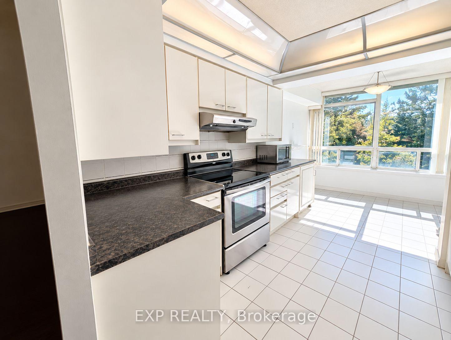Photo 7 of Unit 206, 7250 Yonge Street, Vaughan, Crestwood-Springfarm-Yorkhill — HOMEH