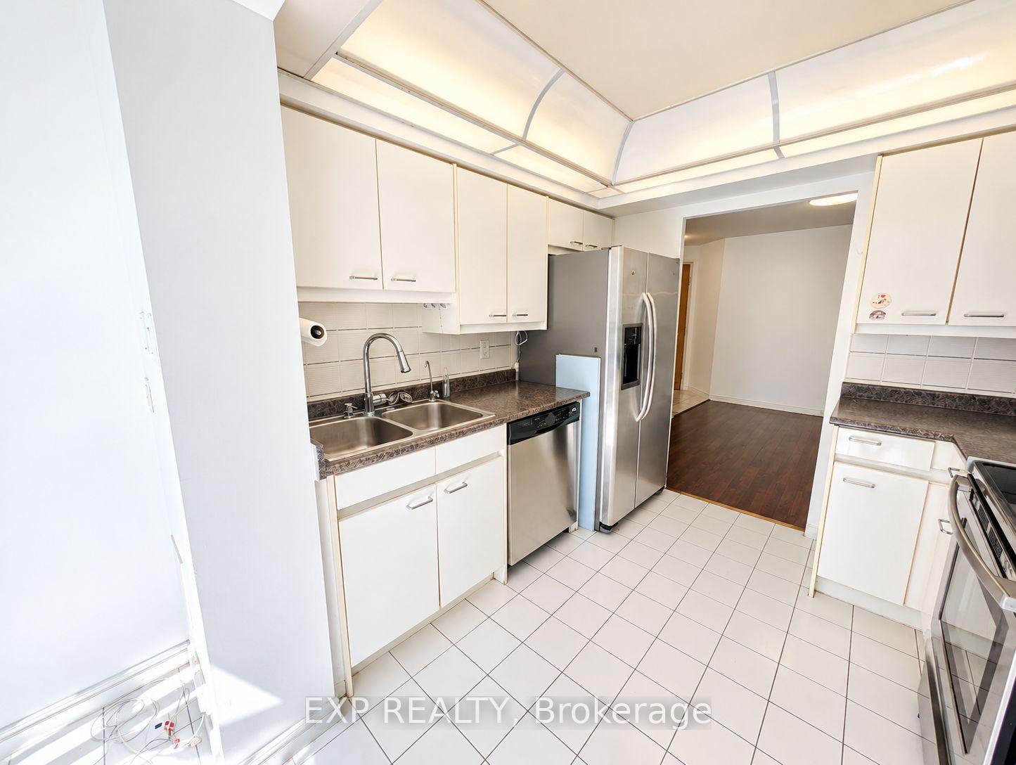 Photo 8 of Unit 206, 7250 Yonge Street, Vaughan, Crestwood-Springfarm-Yorkhill — HOMEH
