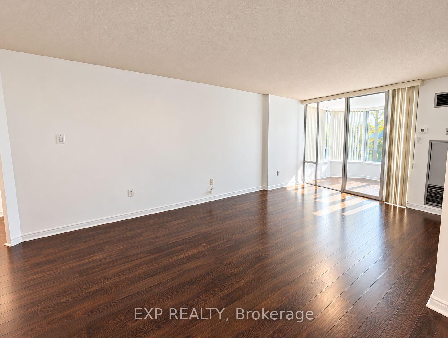 Photo 9 of Unit 206, 7250 Yonge Street, Vaughan, Crestwood-Springfarm-Yorkhill — HOMEH