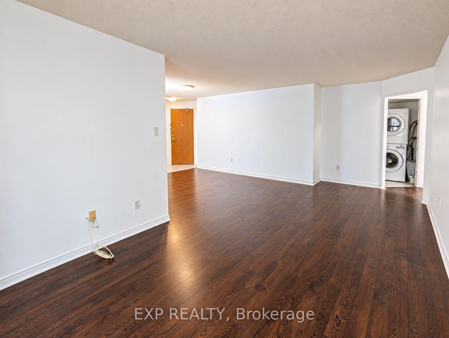 Photo 10 of Unit 206, 7250 Yonge Street, Vaughan, Crestwood-Springfarm-Yorkhill — HOMEH