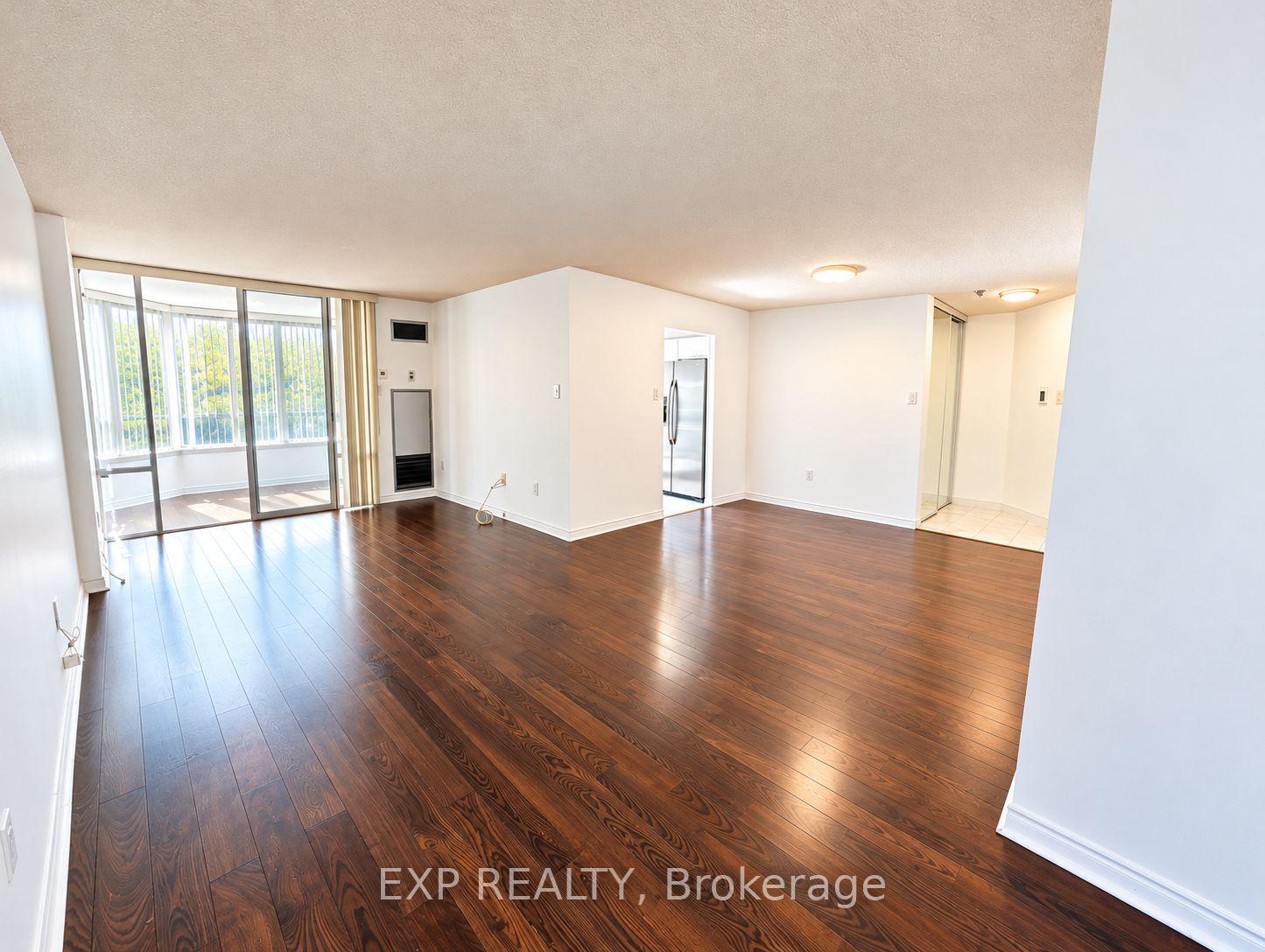 Photo 11 of Unit 206, 7250 Yonge Street, Vaughan, Crestwood-Springfarm-Yorkhill — HOMEH