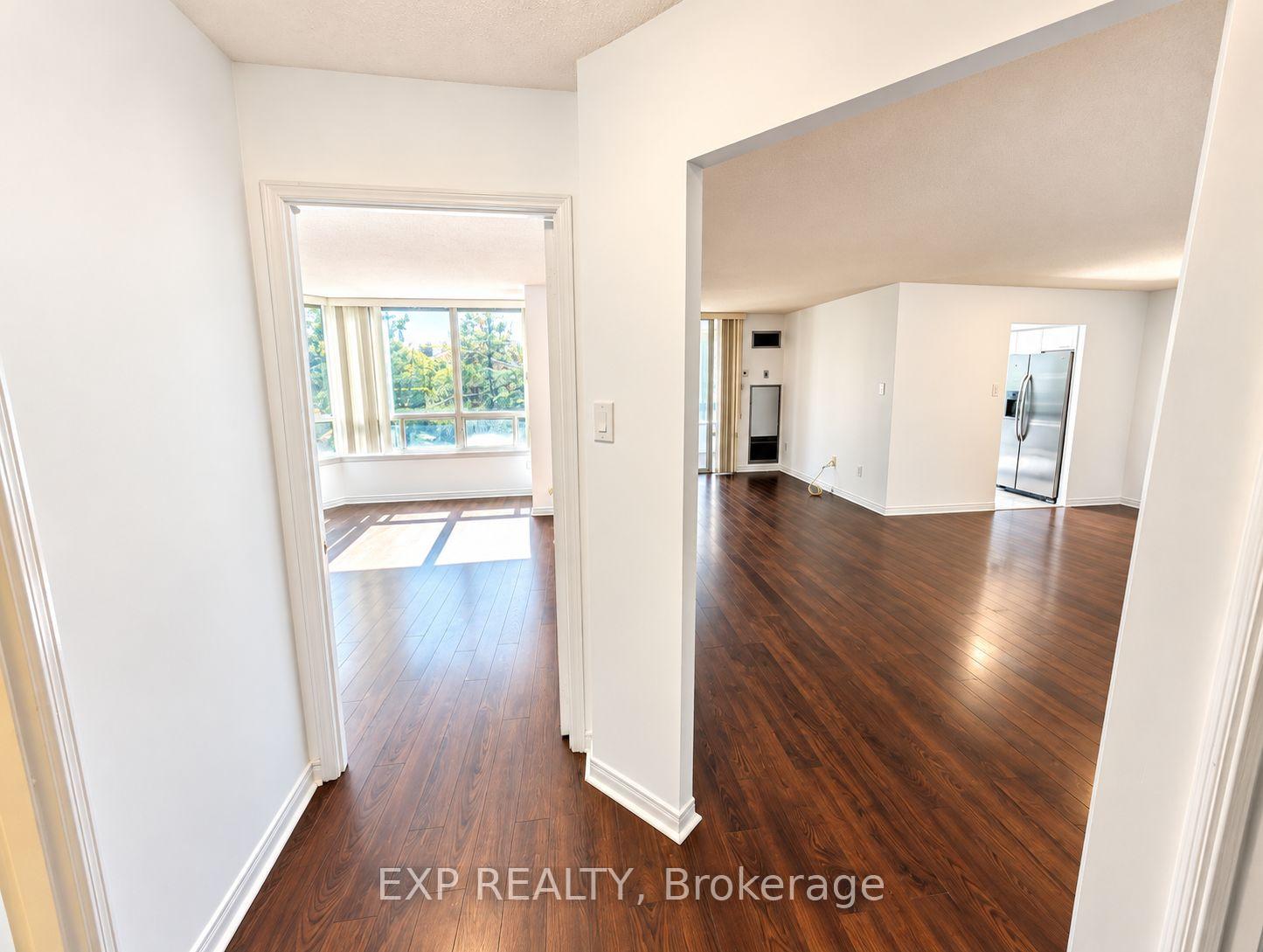 Photo 12 of Unit 206, 7250 Yonge Street, Vaughan, Crestwood-Springfarm-Yorkhill — HOMEH