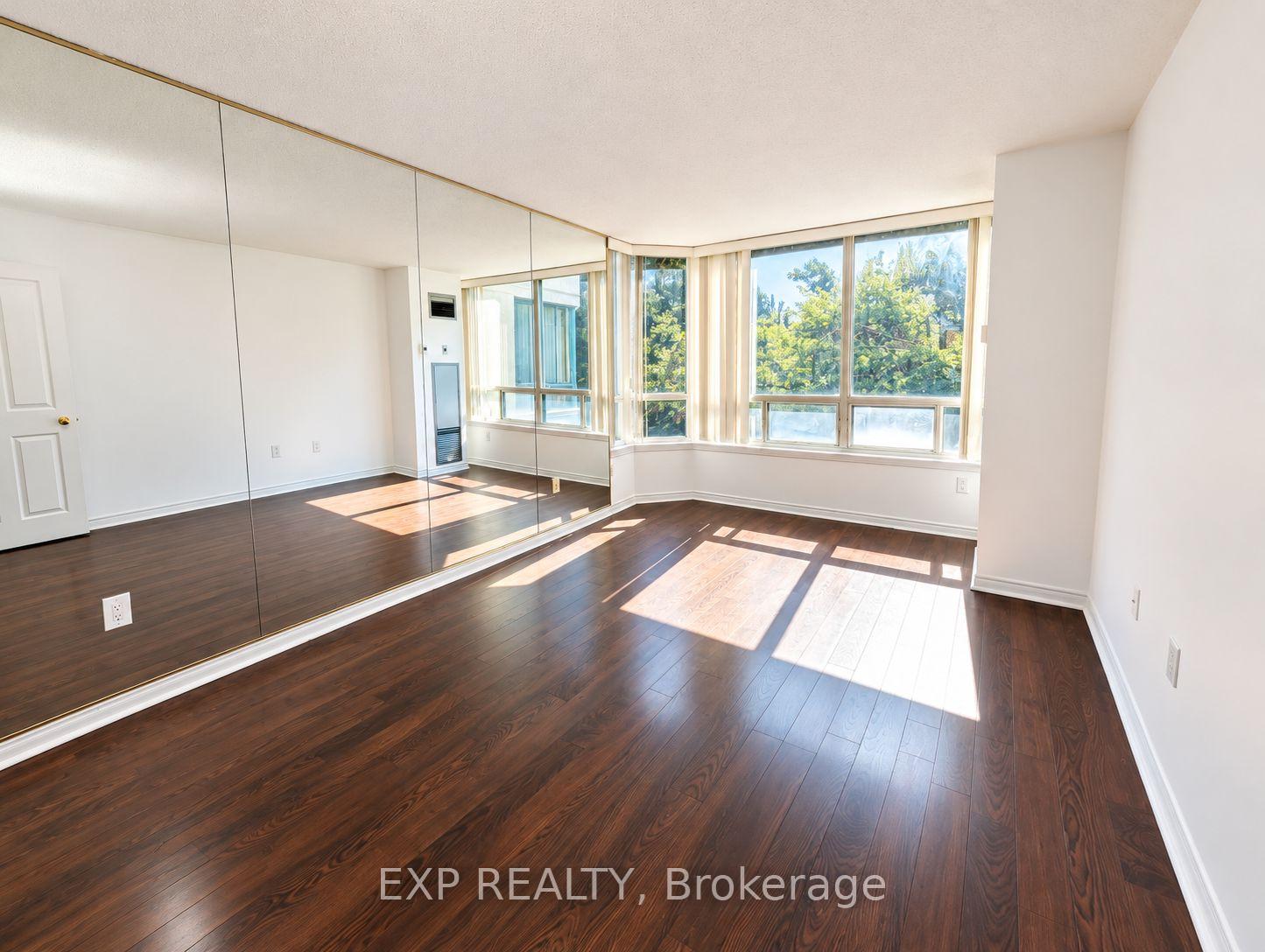 Photo 15 of Unit 206, 7250 Yonge Street, Vaughan, Crestwood-Springfarm-Yorkhill — HOMEH