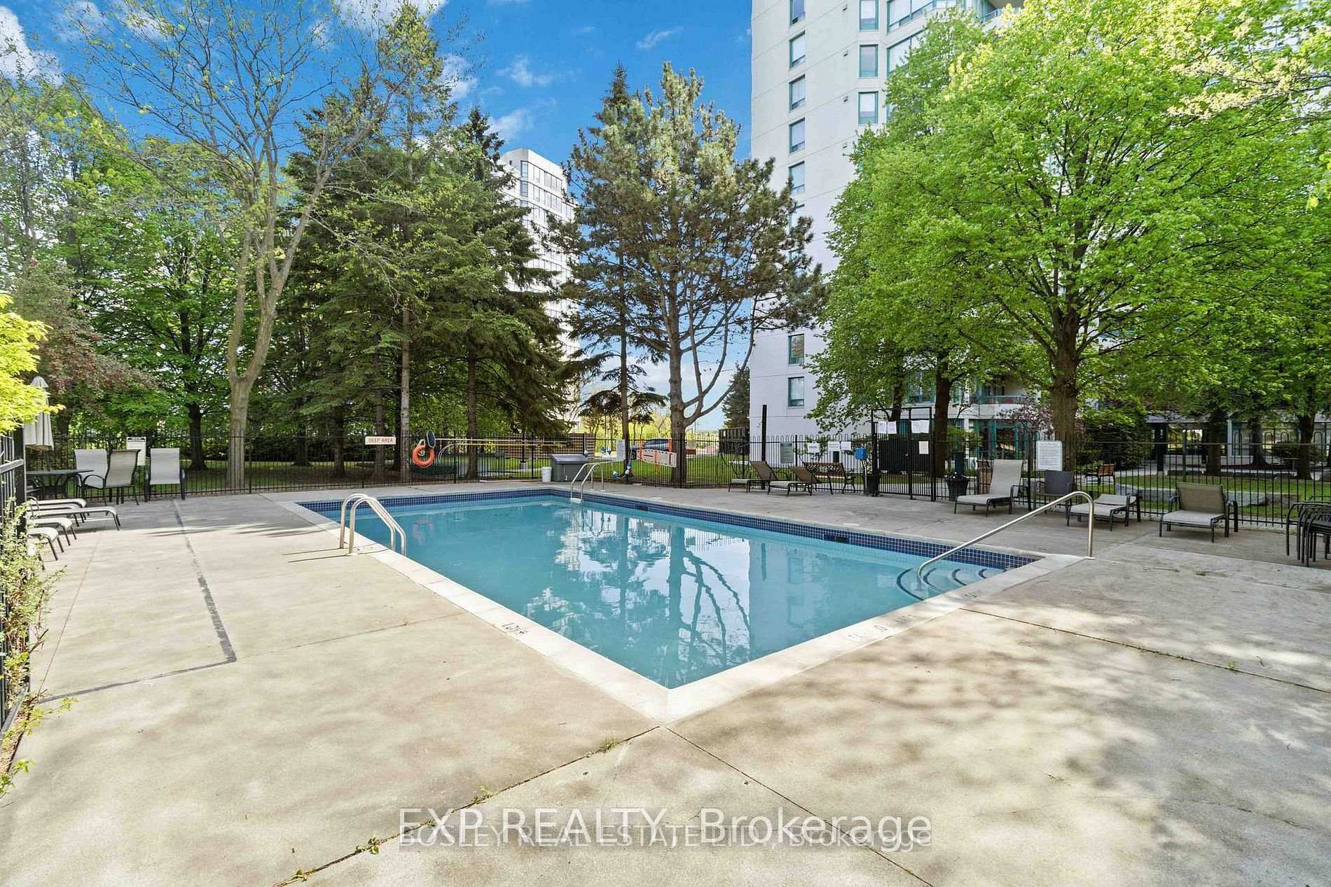 Photo 17 of Unit 206, 7250 Yonge Street, Vaughan, Crestwood-Springfarm-Yorkhill — HOMEH