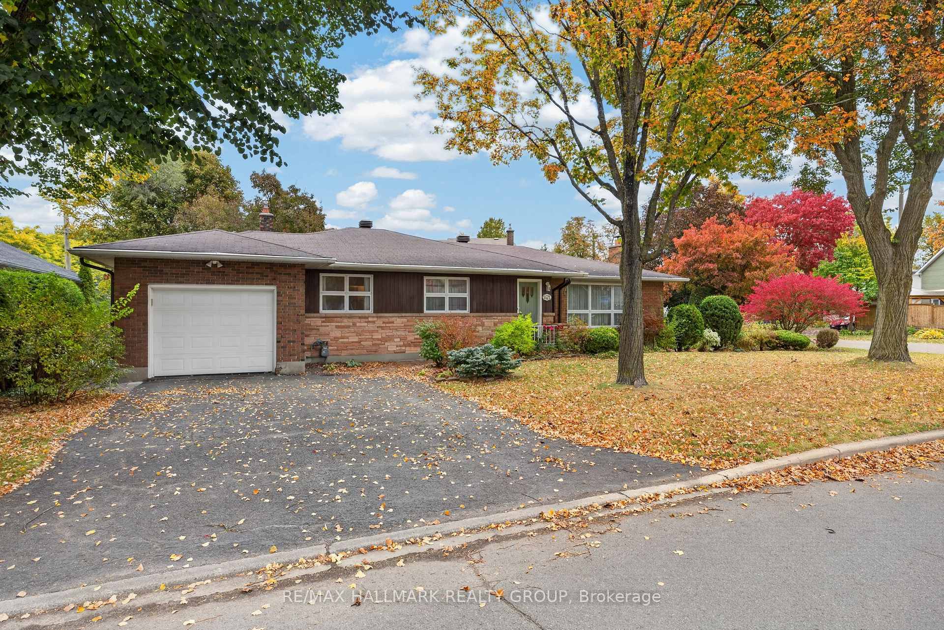 Photo 2 of 1471 Orchard Avenue, Ottawa, Alta Vista — HOMEH