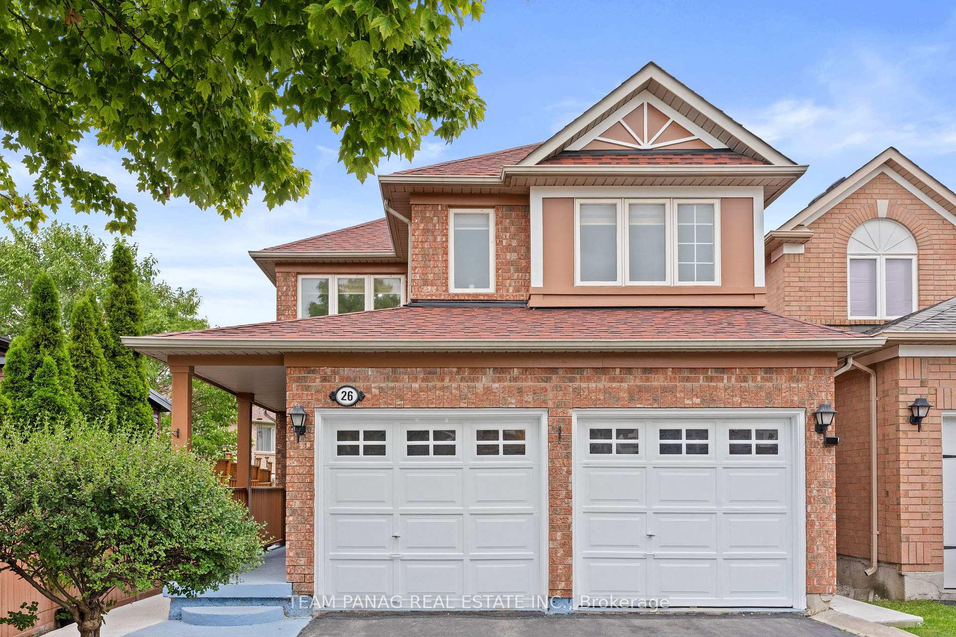 Photo 2 of 26 Narrow Valley Crescent, Brampton, Sandringham-Wellington — HOMEH