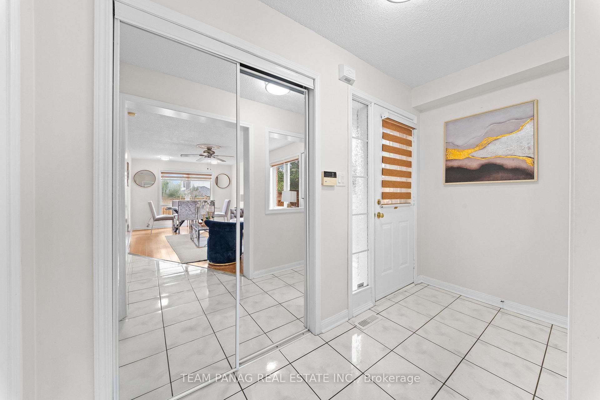 Photo 8 of 26 Narrow Valley Crescent, Brampton, Sandringham-Wellington — HOMEH