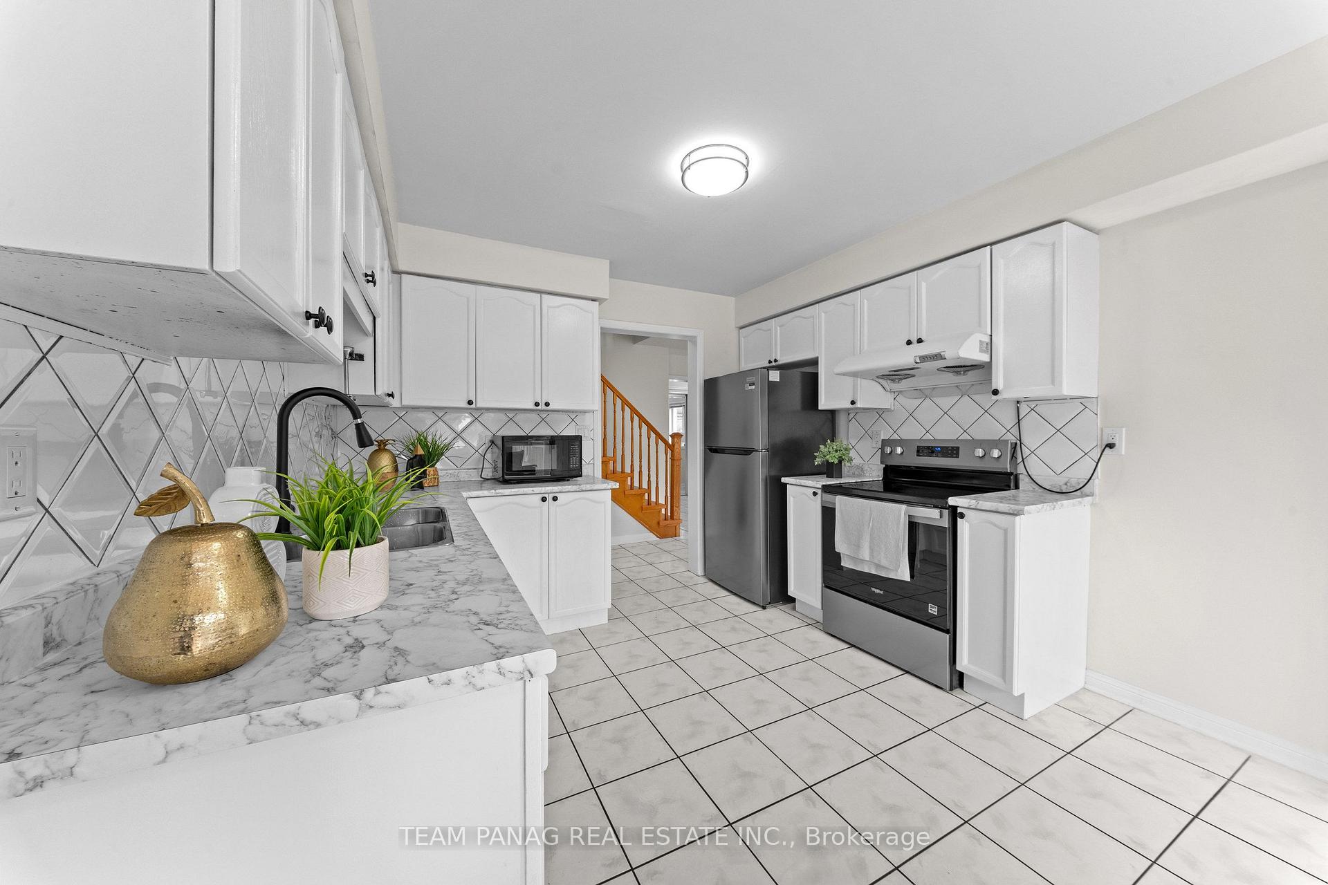 Photo 17 of 26 Narrow Valley Crescent, Brampton, Sandringham-Wellington — HOMEH