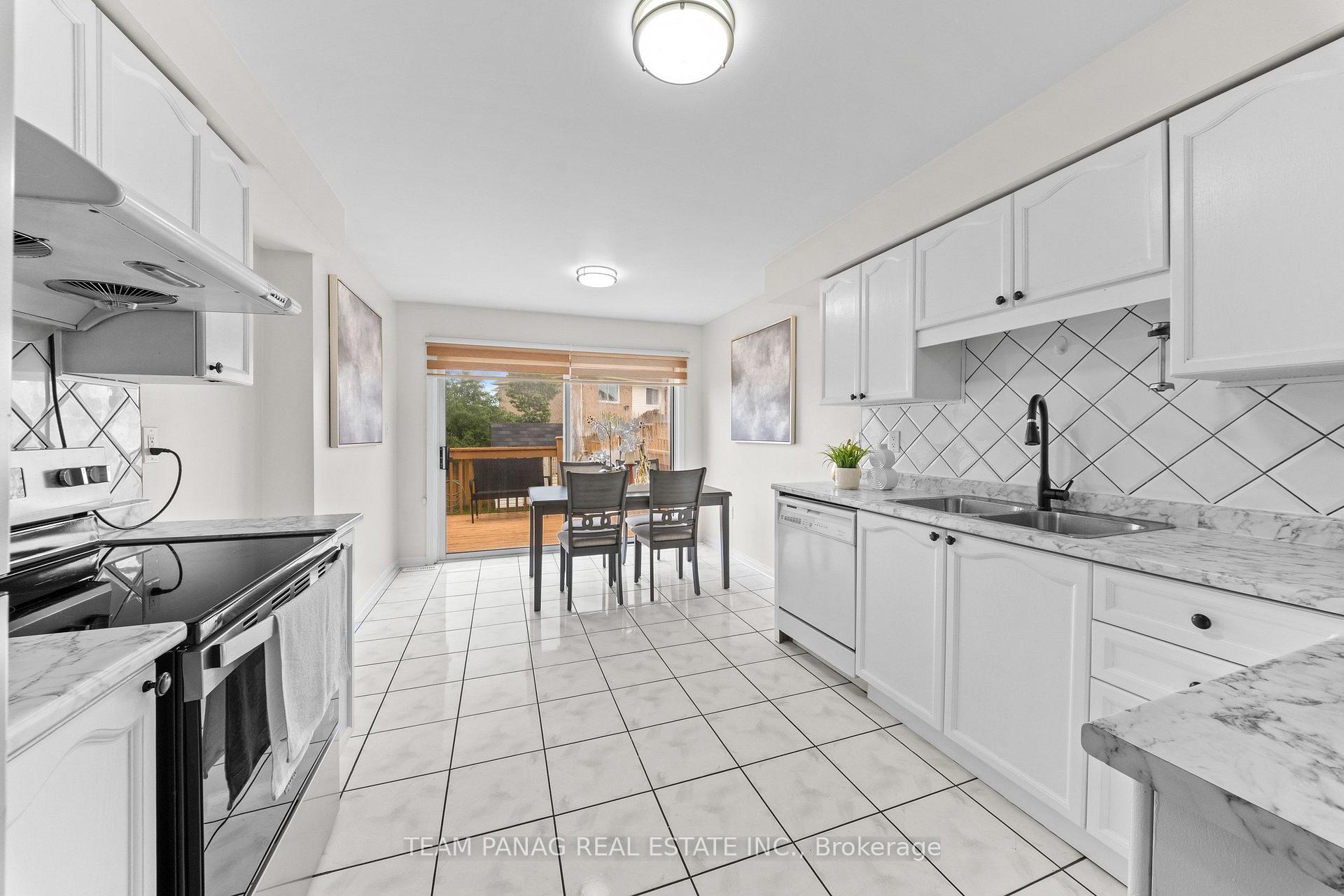 Photo 18 of 26 Narrow Valley Crescent, Brampton, Sandringham-Wellington — HOMEH