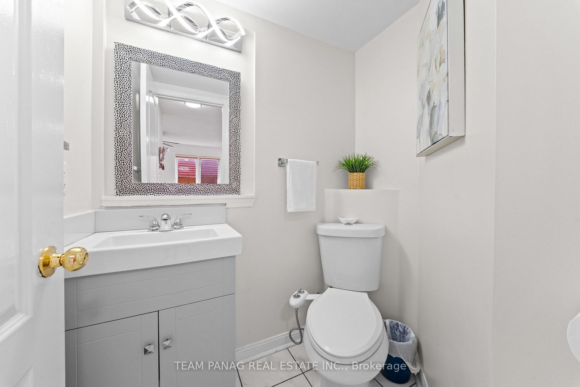 Photo 21 of 26 Narrow Valley Crescent, Brampton, Sandringham-Wellington — HOMEH