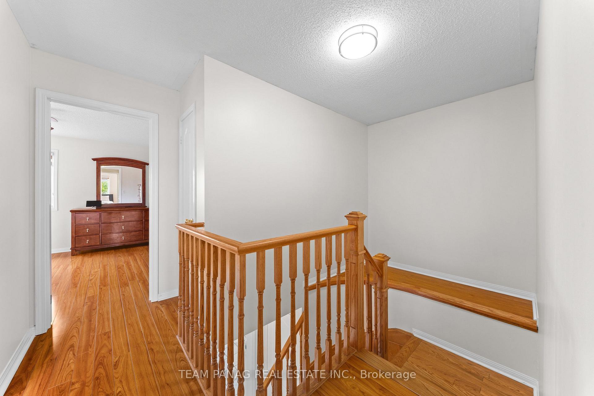Photo 24 of 26 Narrow Valley Crescent, Brampton, Sandringham-Wellington — HOMEH