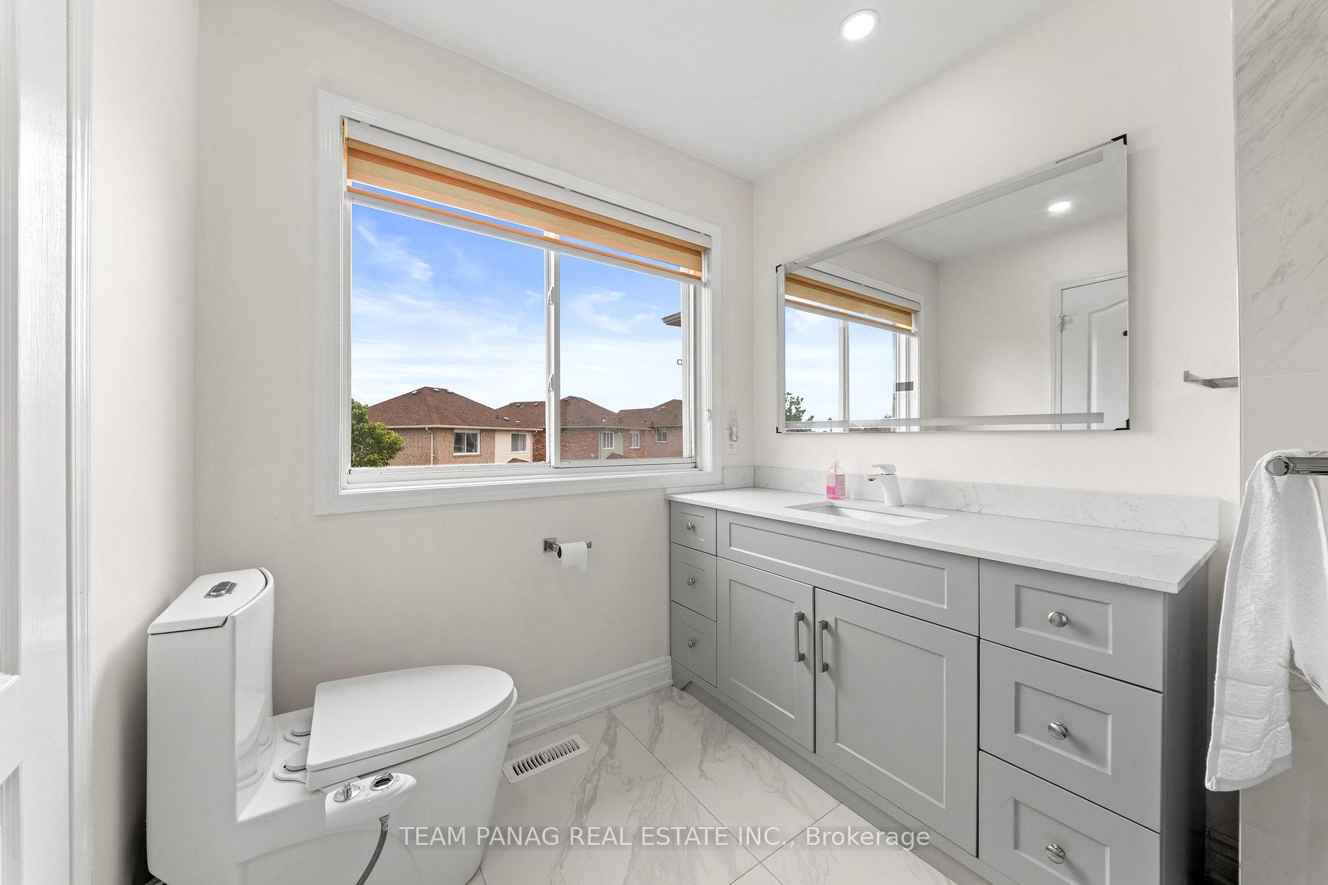 Photo 28 of 26 Narrow Valley Crescent, Brampton, Sandringham-Wellington — HOMEH