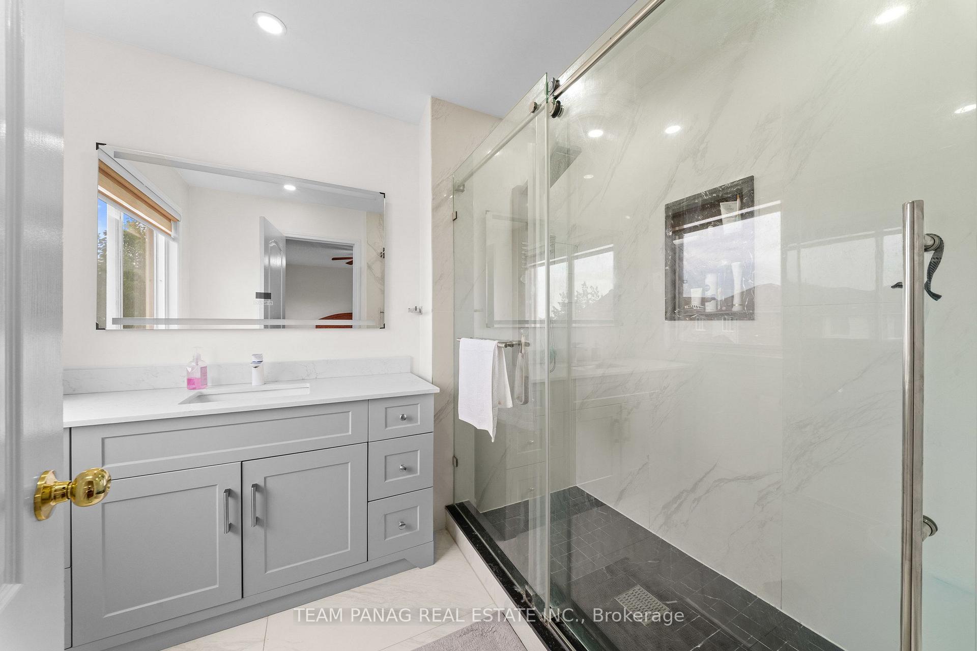 Photo 29 of 26 Narrow Valley Crescent, Brampton, Sandringham-Wellington — HOMEH