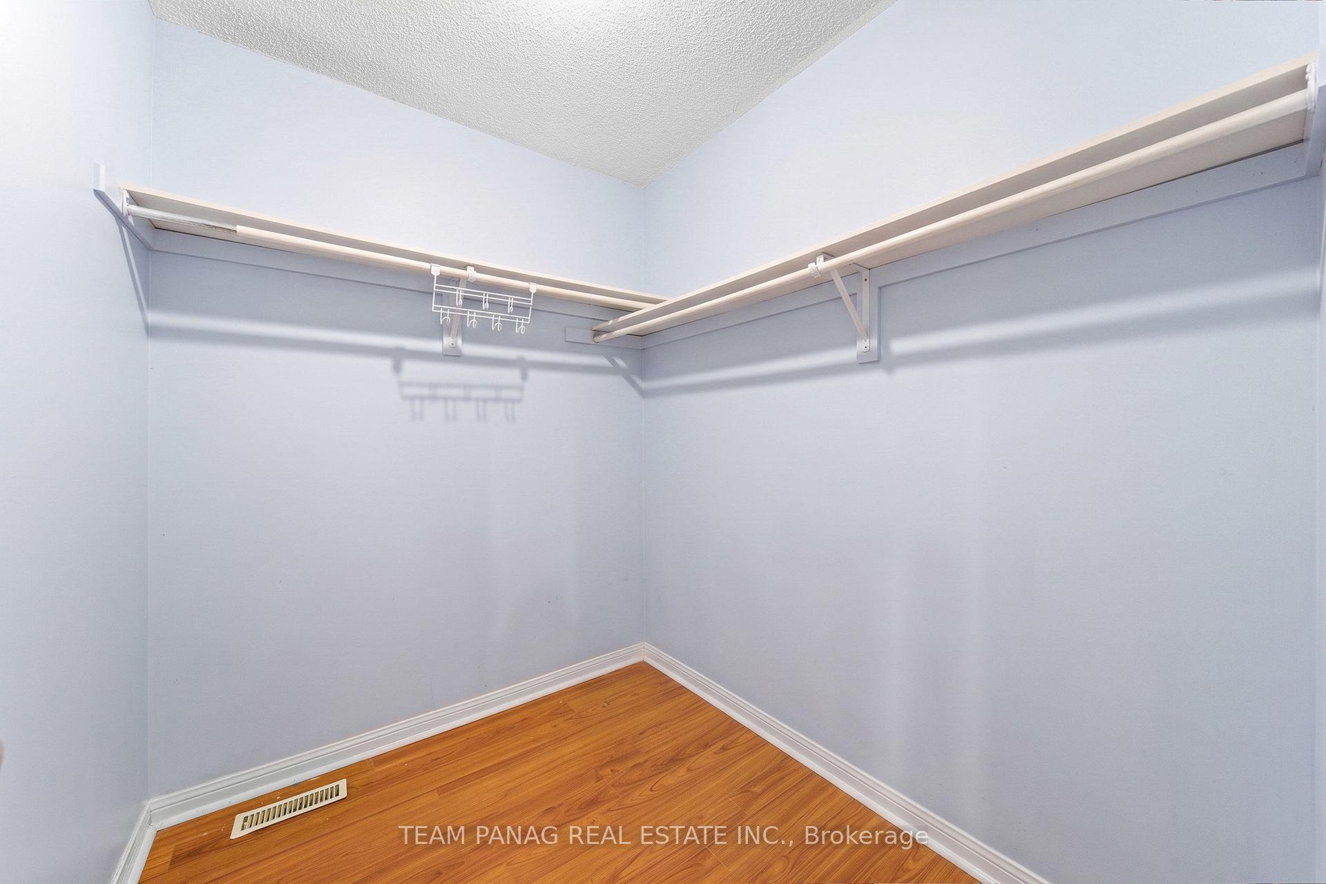 Photo 30 of 26 Narrow Valley Crescent, Brampton, Sandringham-Wellington — HOMEH