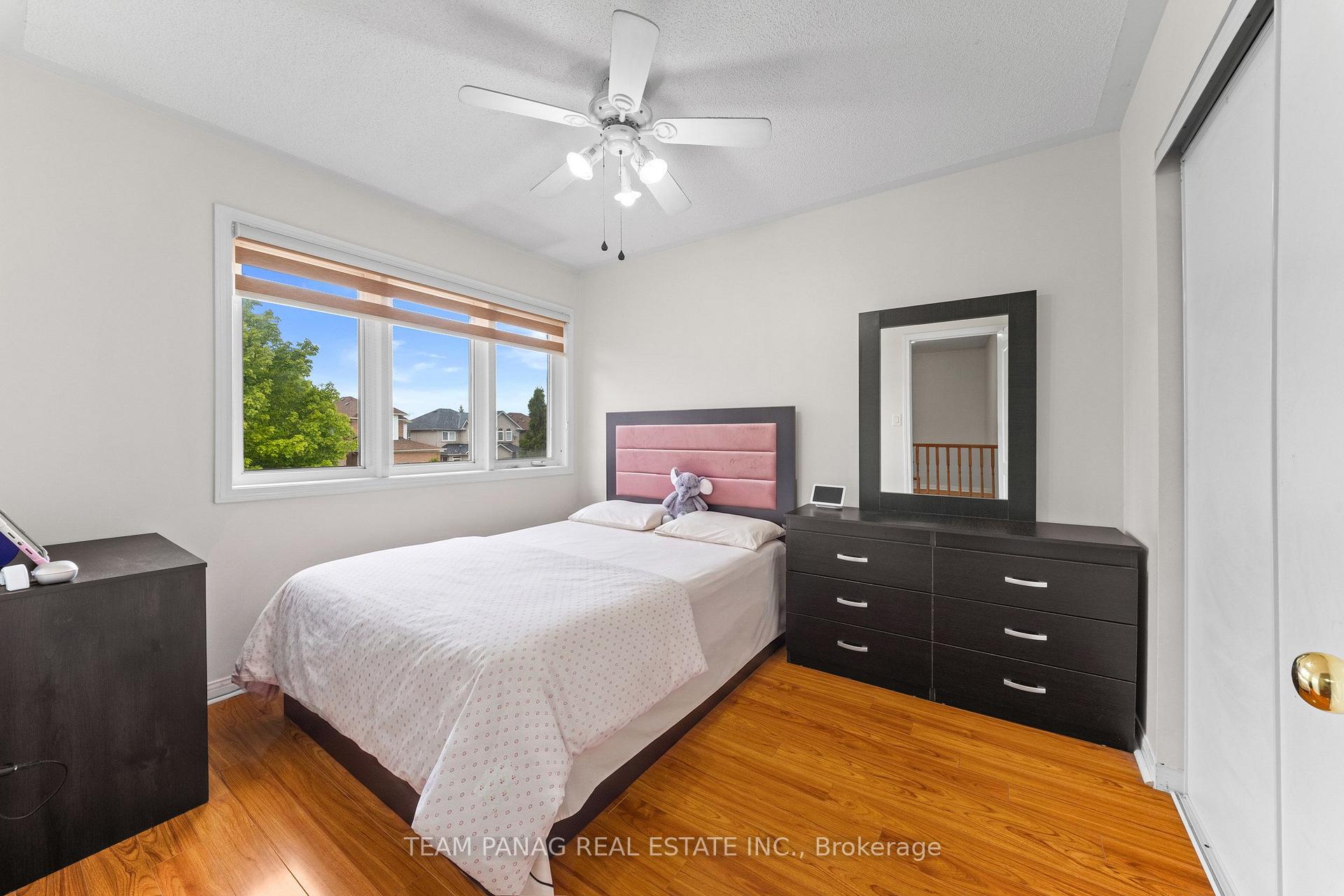 Photo 32 of 26 Narrow Valley Crescent, Brampton, Sandringham-Wellington — HOMEH