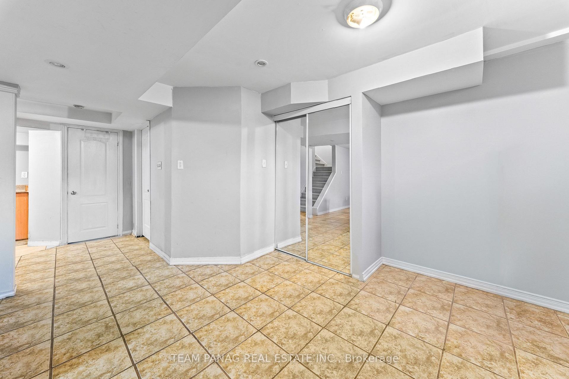 Photo 40 of 26 Narrow Valley Crescent, Brampton, Sandringham-Wellington — HOMEH