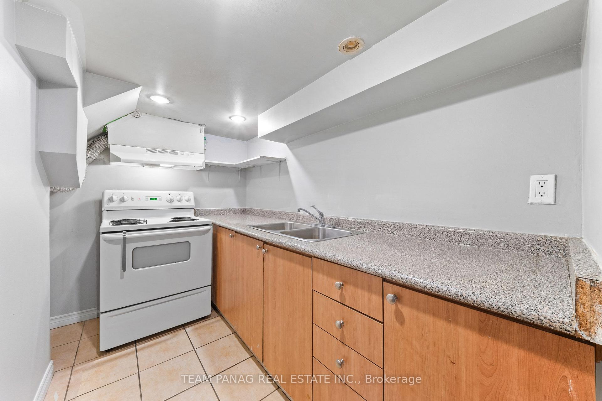 Photo 41 of 26 Narrow Valley Crescent, Brampton, Sandringham-Wellington — HOMEH