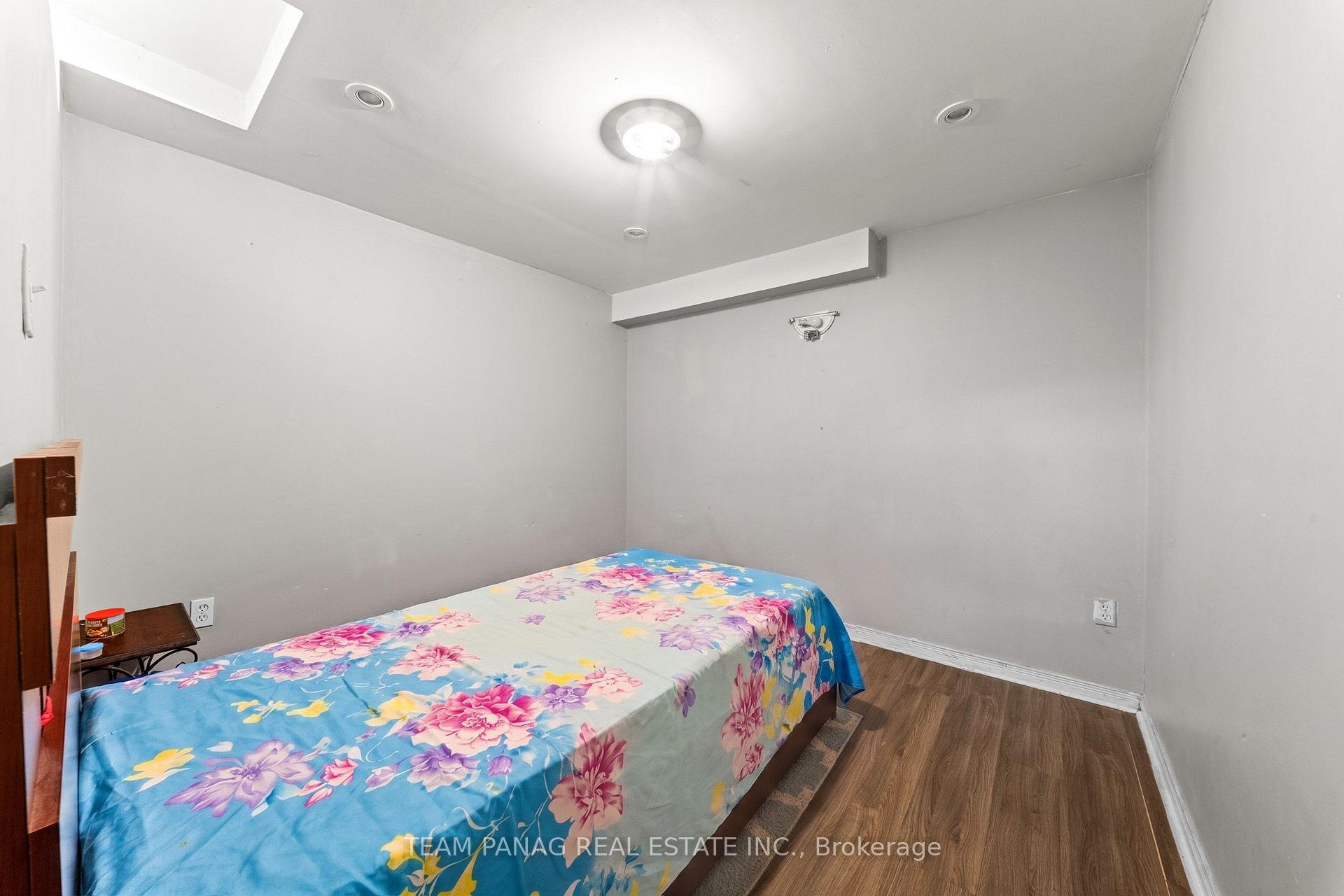 Photo 42 of 26 Narrow Valley Crescent, Brampton, Sandringham-Wellington — HOMEH