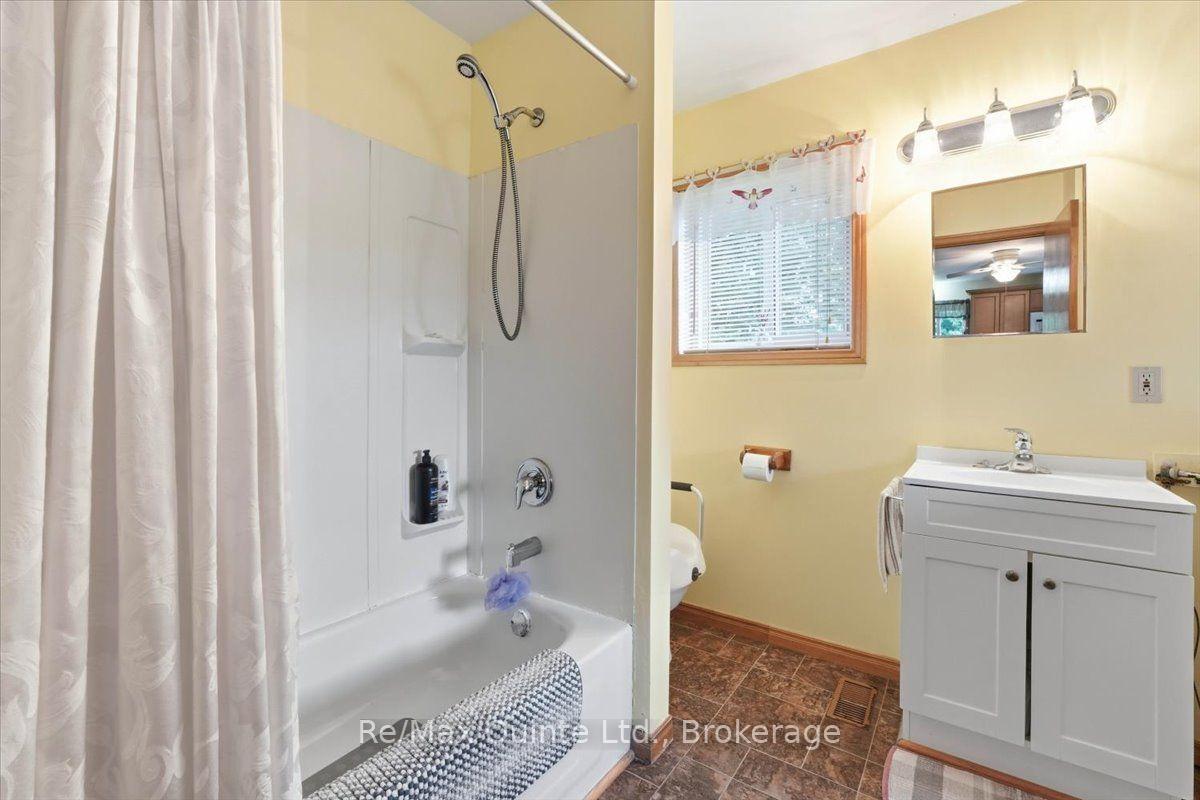 Photo 17 of 16492 Highway 62, Madoc — HOMEH