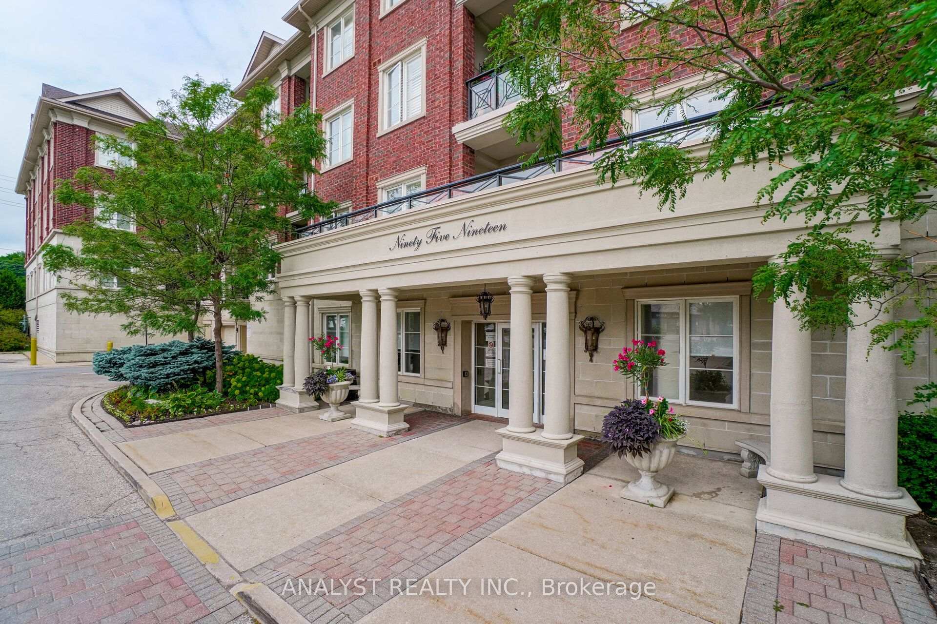 Photo 2 of Unit 221, 9519 Keele Street, Vaughan, Maple — HOMEH
