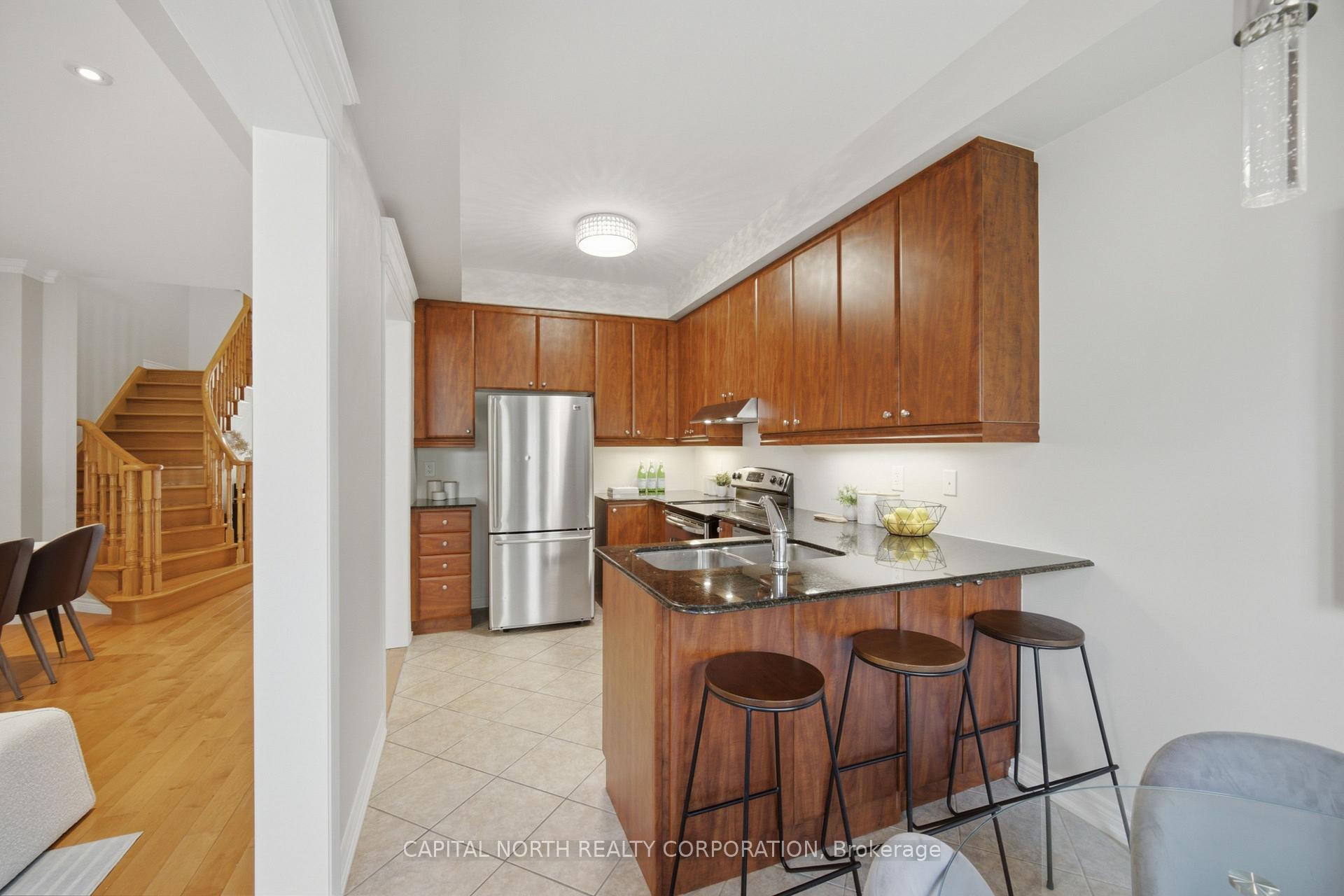 Photo 11 of 384 William Dunn Crescent, Newmarket, Summerhill Estates — HOMEH