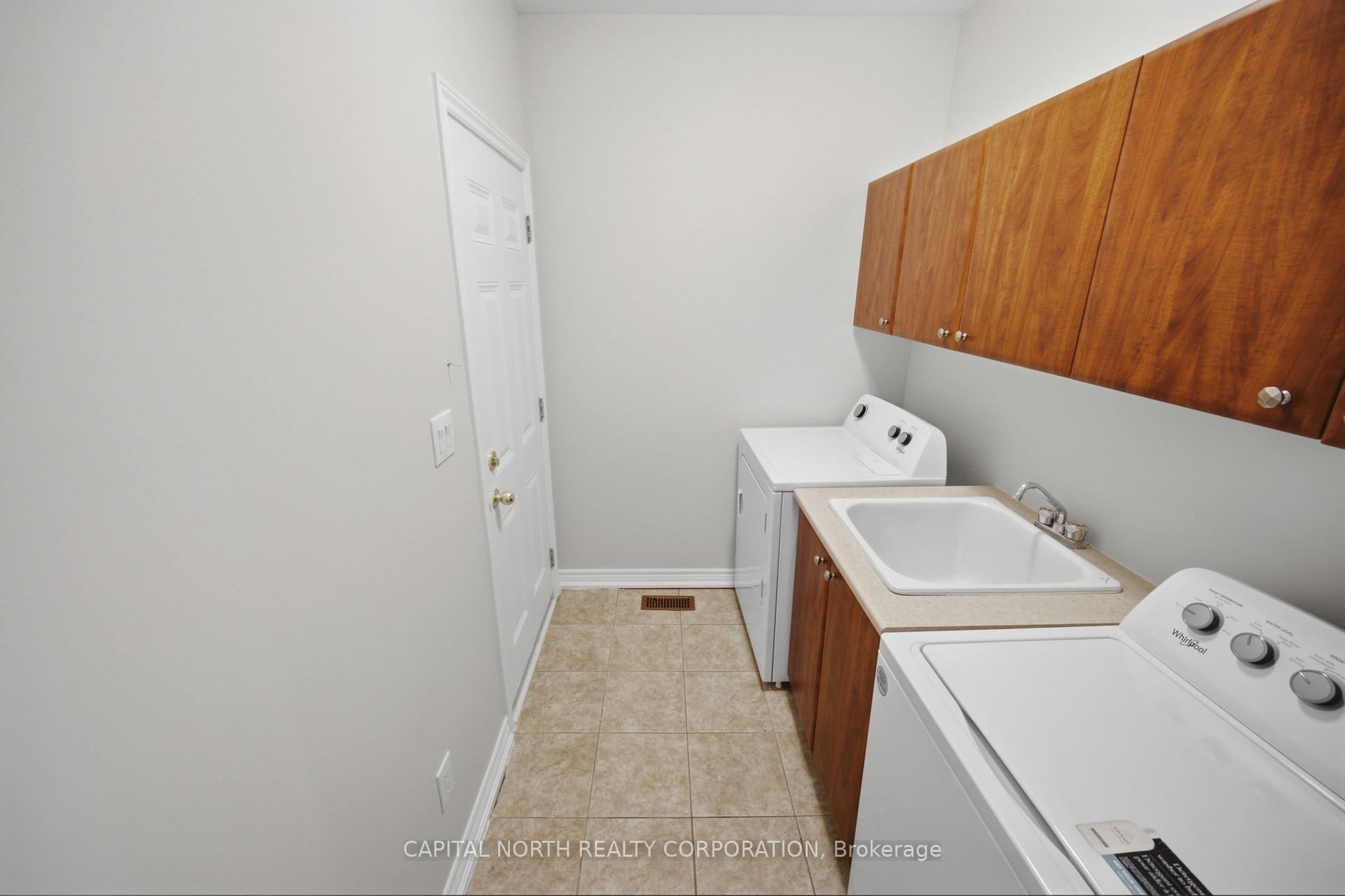 Photo 17 of 384 William Dunn Crescent, Newmarket, Summerhill Estates — HOMEH