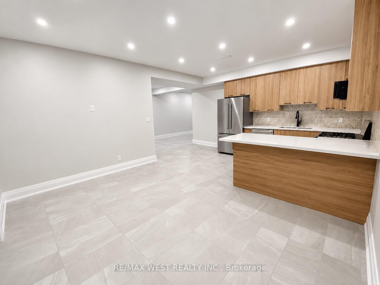 Photo 3 of Unit Basement, 58 Aura Lea Boulevard, North York, Humberlea-Pelmo Park — HOMEH