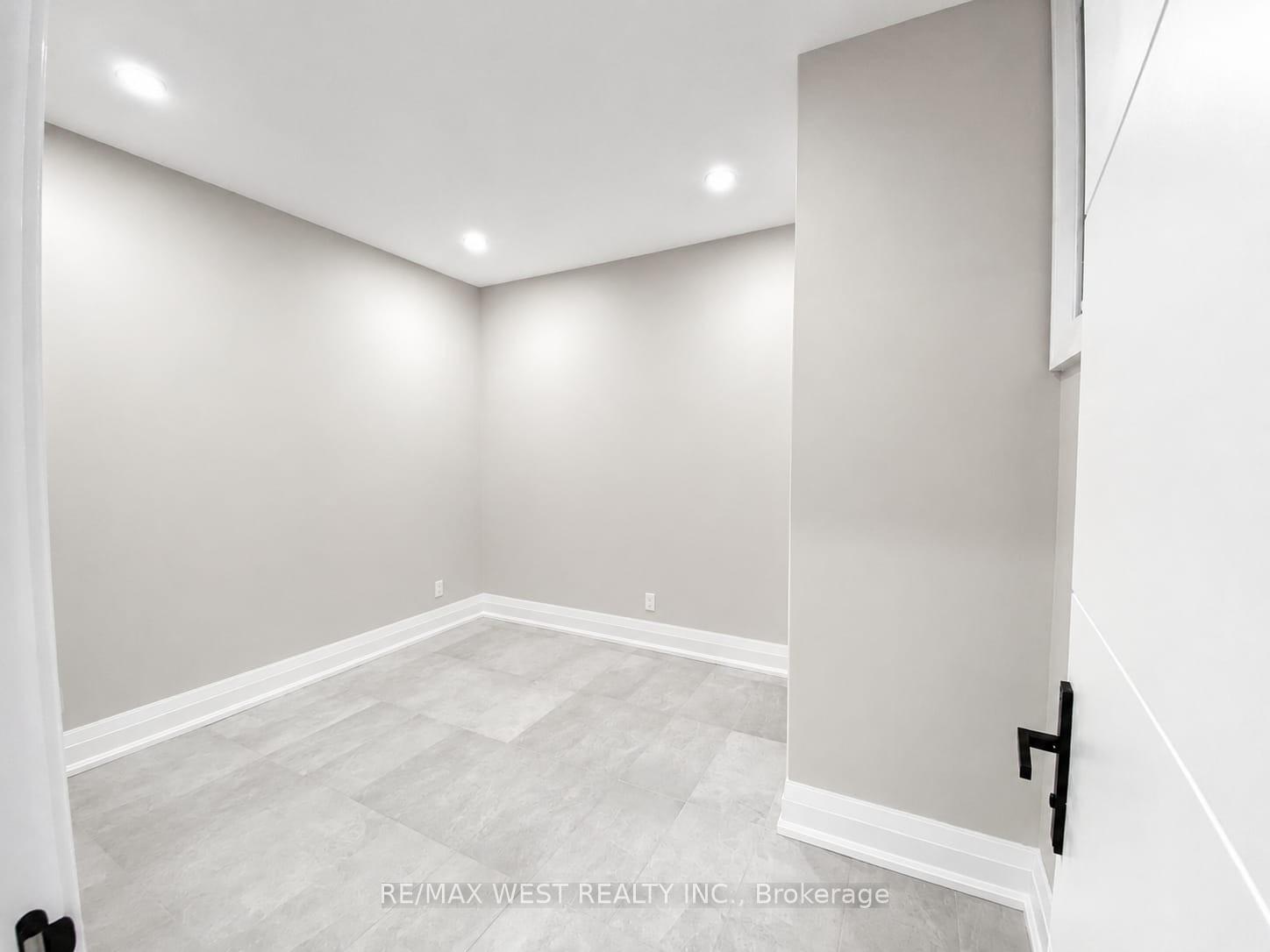 Photo 7 of Unit Basement, 58 Aura Lea Boulevard, North York, Humberlea-Pelmo Park — HOMEH