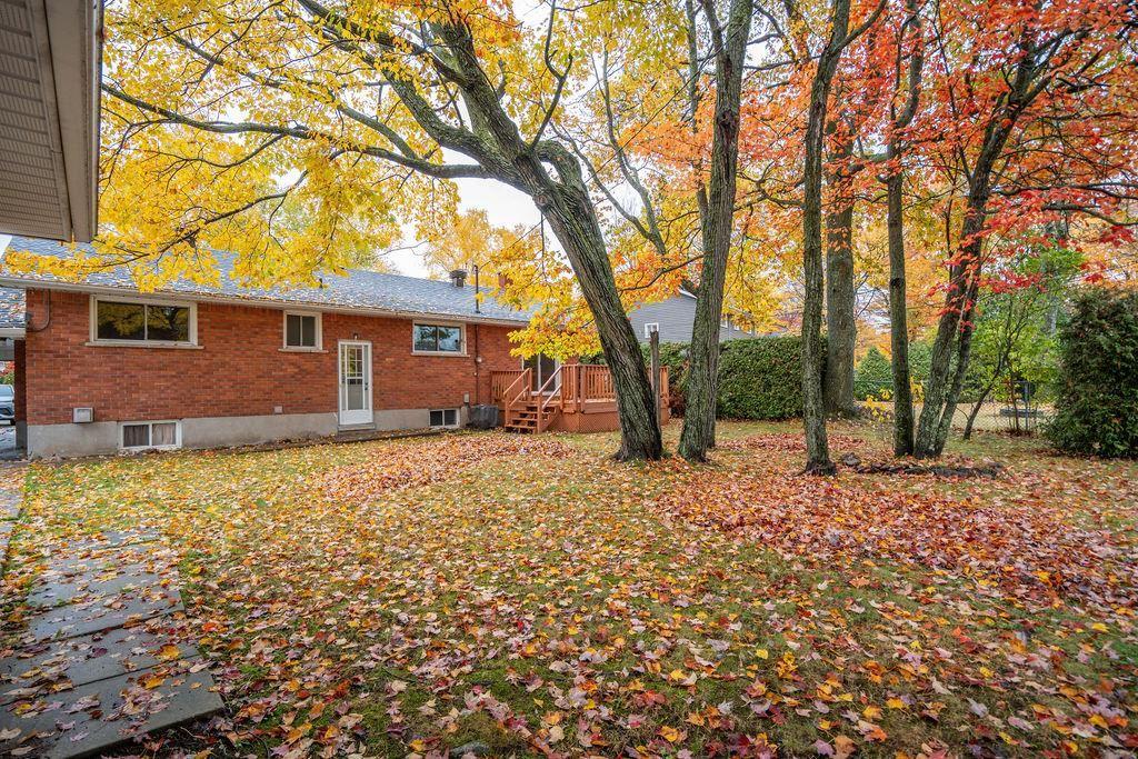 Photo 2 of 19 Sharon Crescent, Sault Ste Marie, Ward 3 — HOMEH